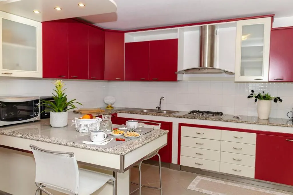 Beatrice: regal residence with wide garden