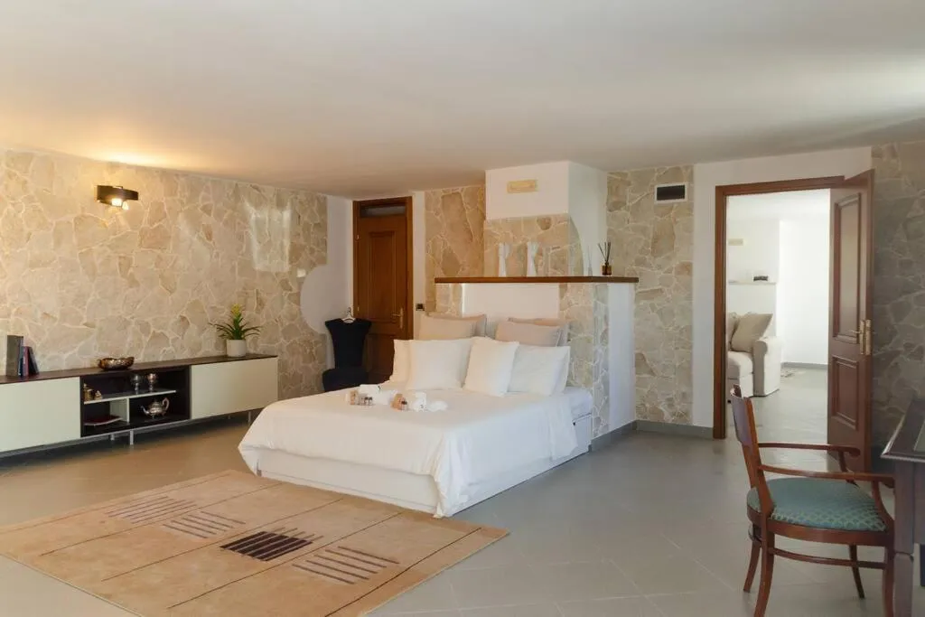 Bed in Beatrice: regal residence with wide garden