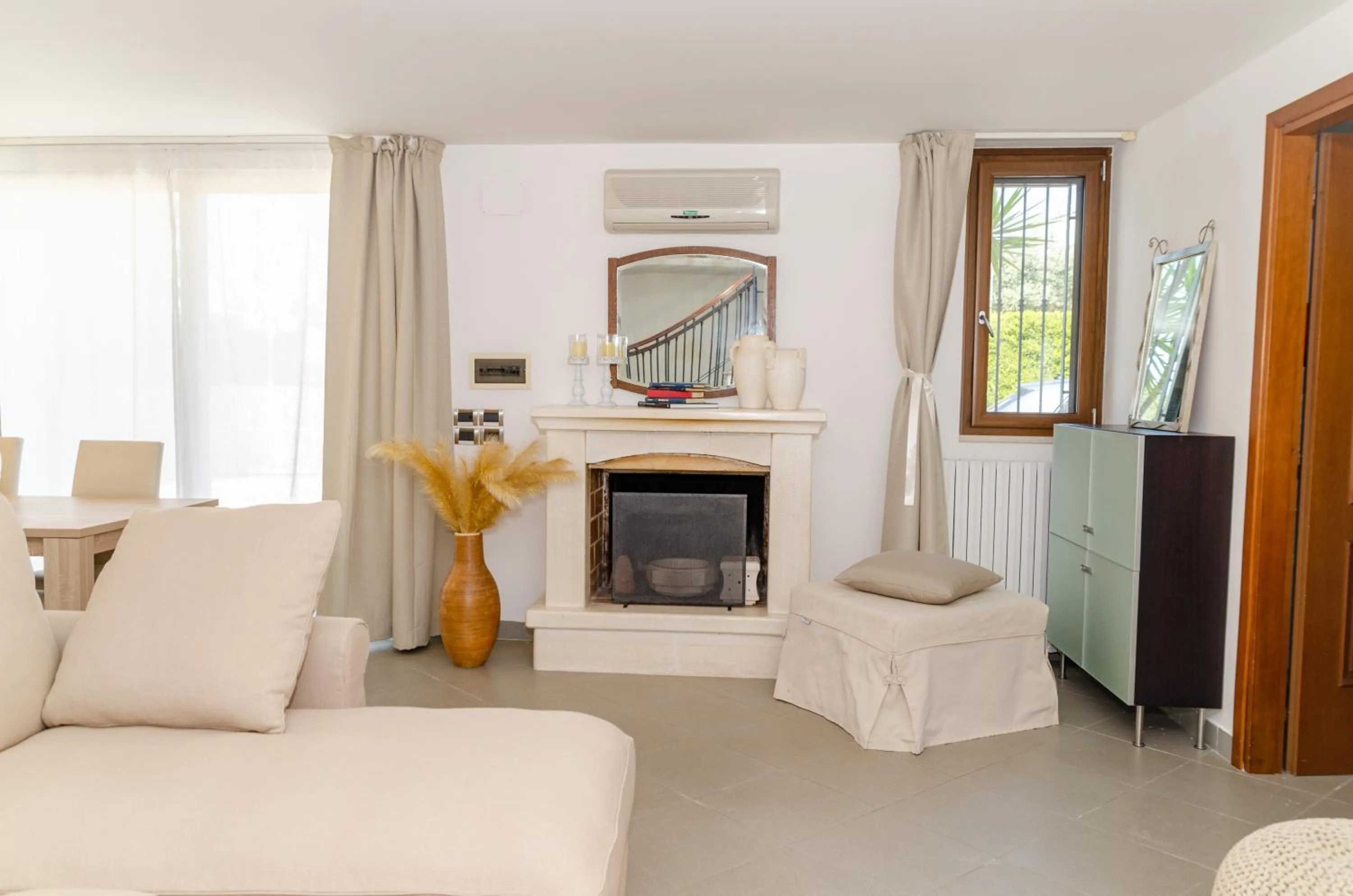 Beatrice: regal residence with wide garden