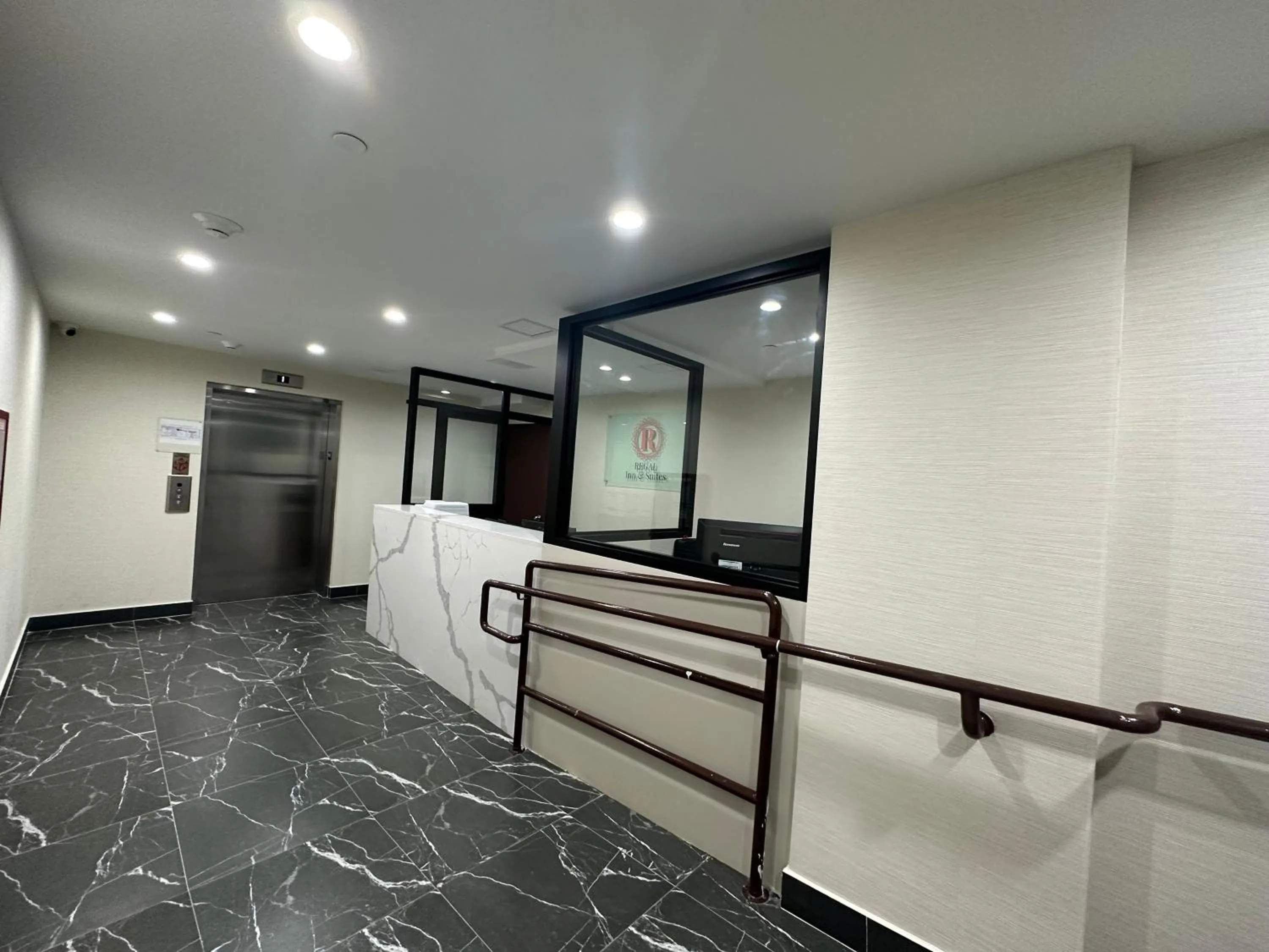 Lobby or reception in Regal Inn & Suites New York LaGuardia Hotel