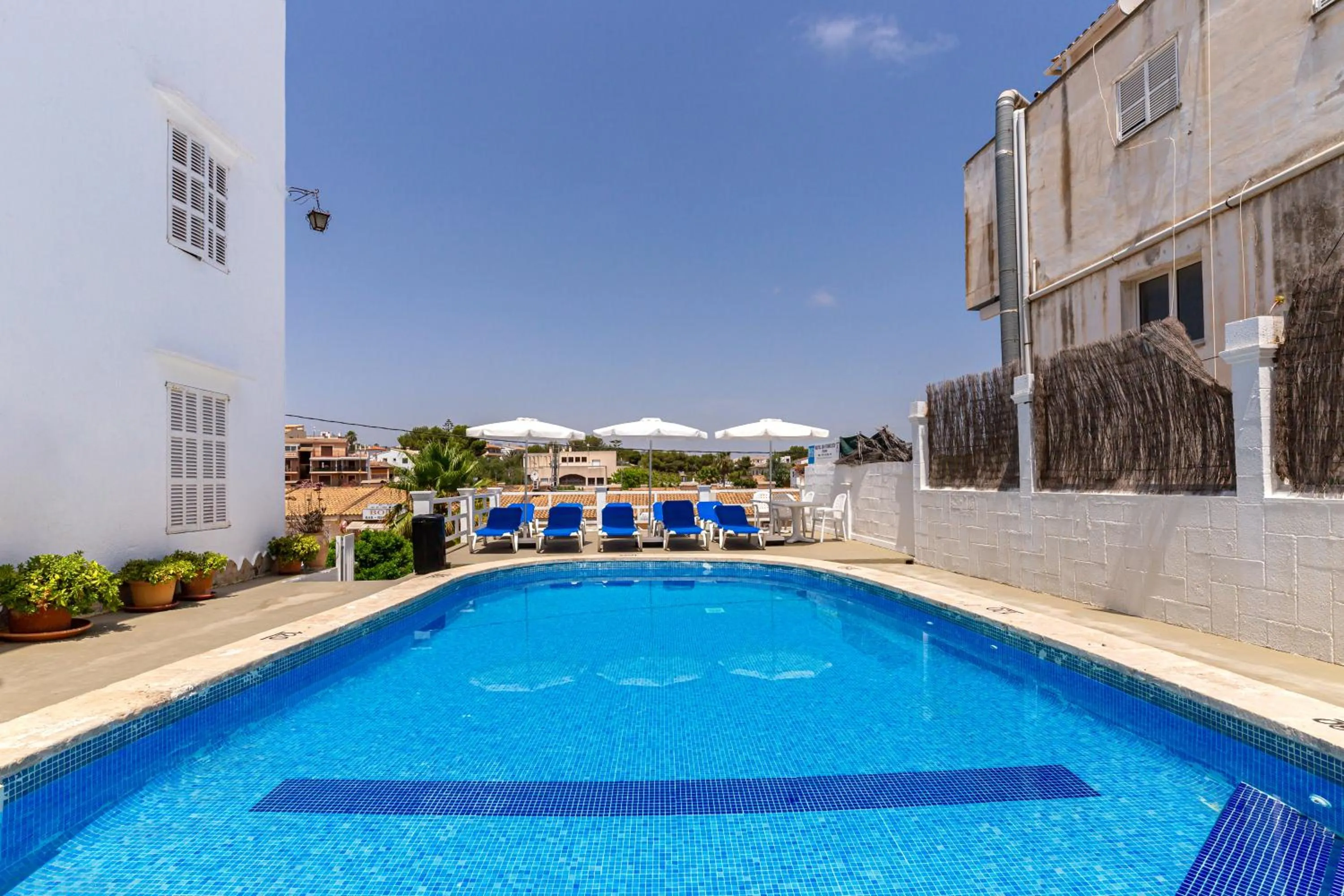 Swimming pool in Hostal Residencia San Francisco