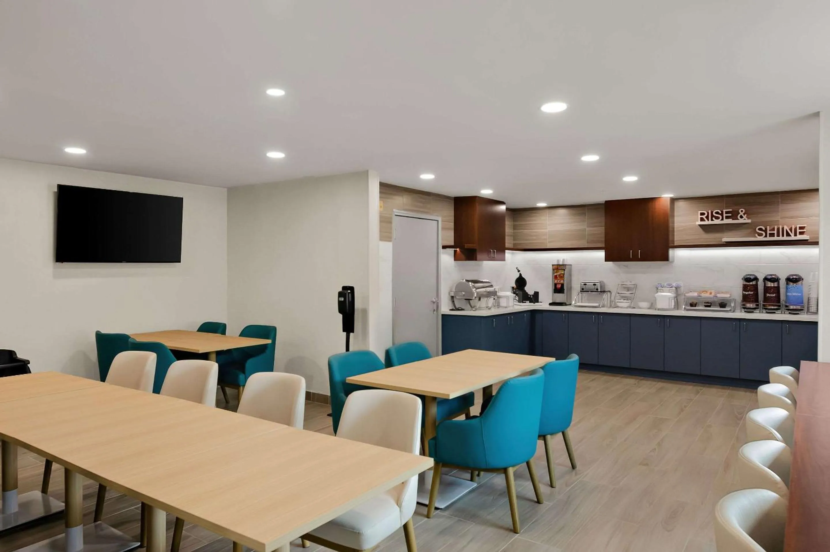 Breakfast in Baymont by Wyndham Conroe