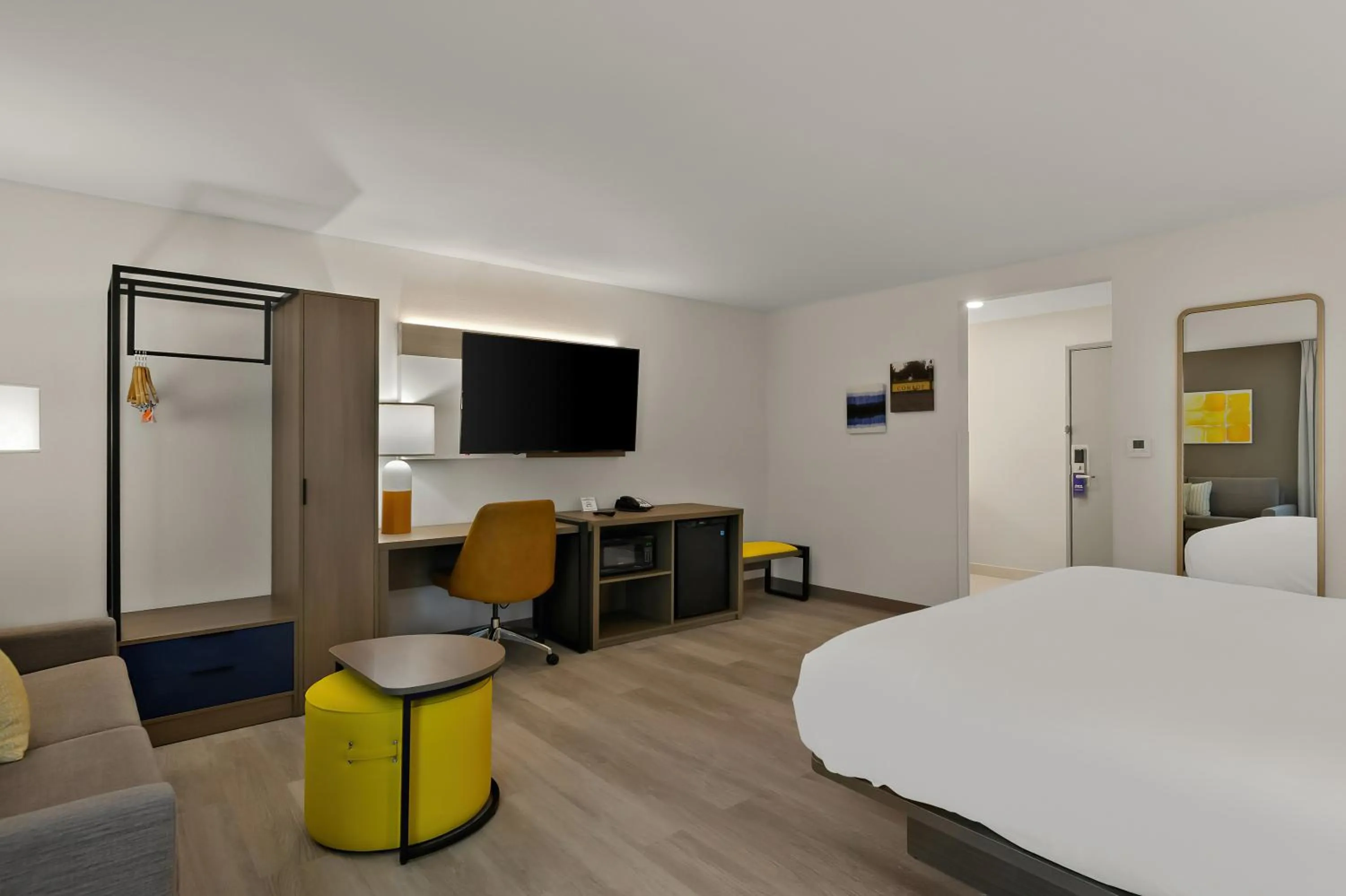 TV and multimedia, Bed in Baymont by Wyndham Conroe