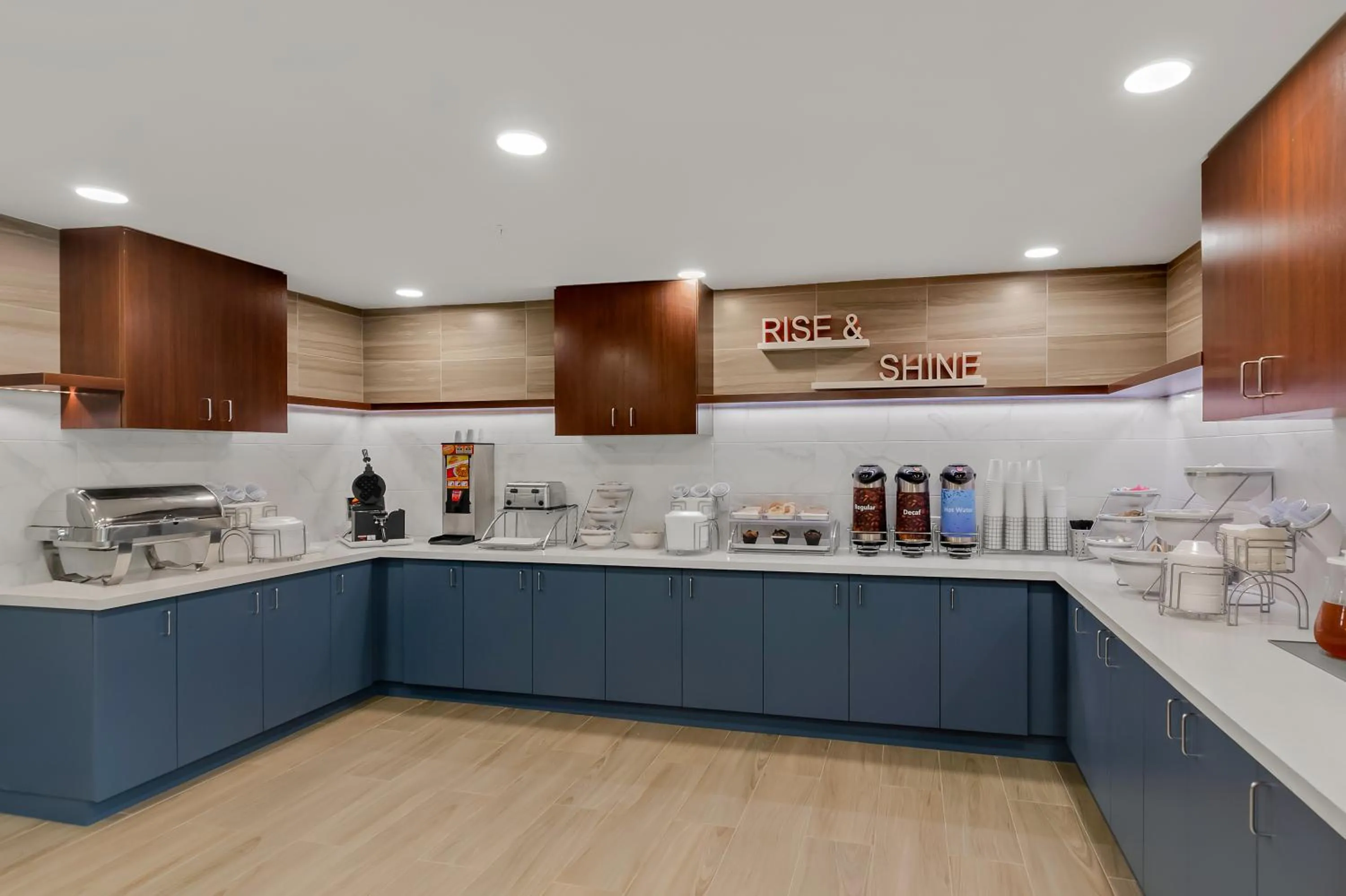 Coffee/tea facilities in Baymont by Wyndham Conroe