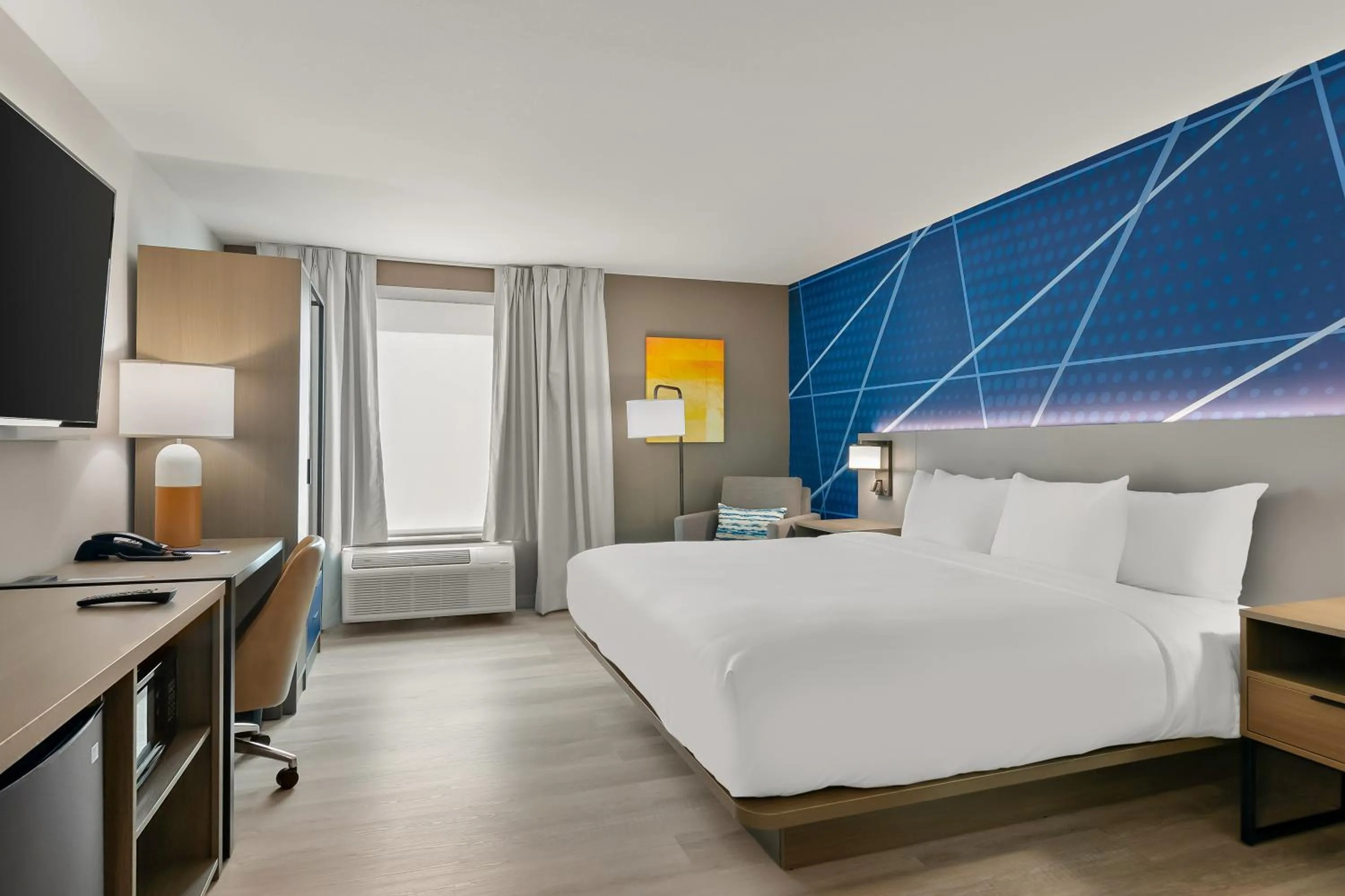 TV and multimedia, Bed in Baymont by Wyndham Conroe