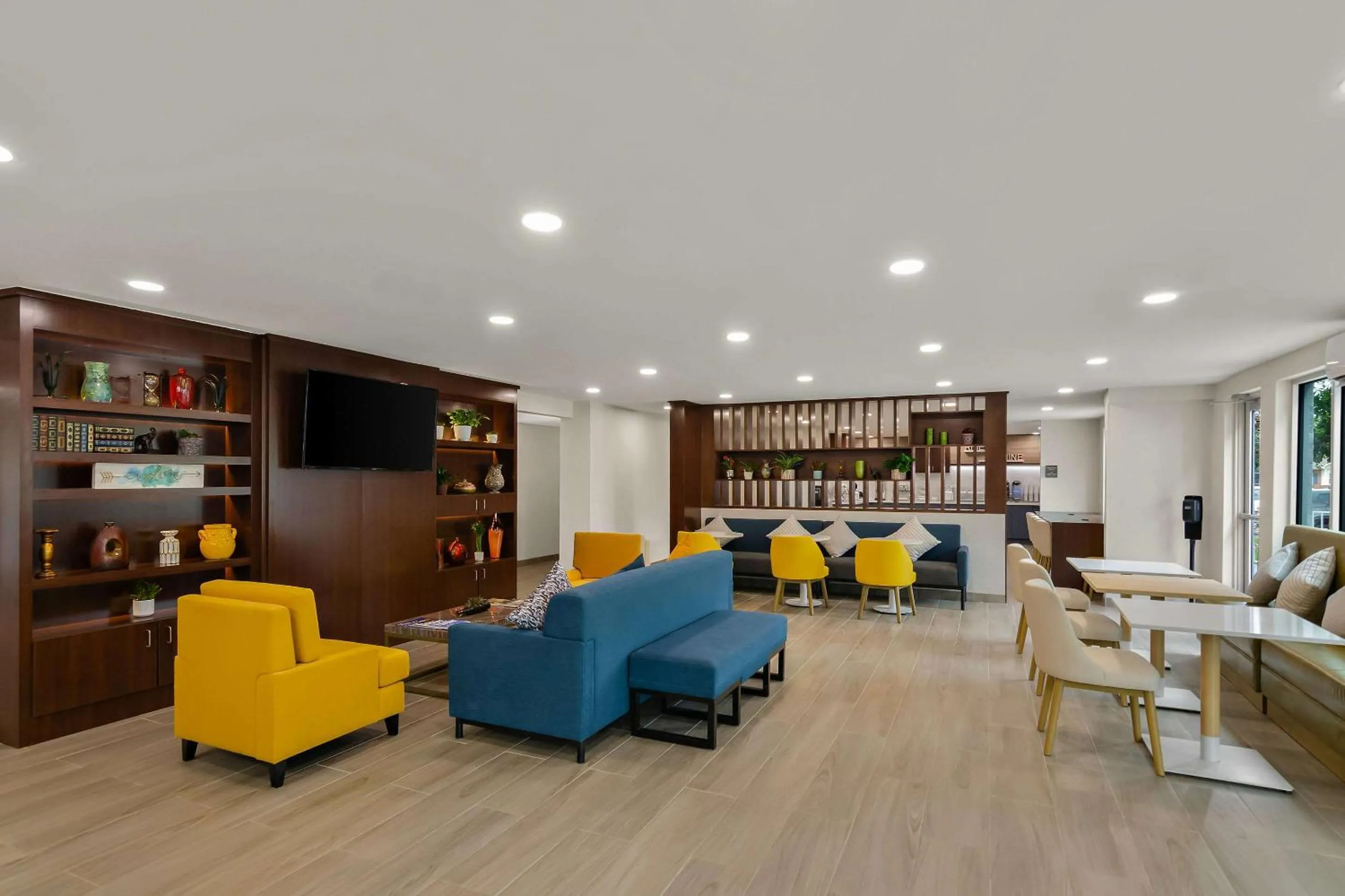 Lobby or reception in Baymont by Wyndham Conroe