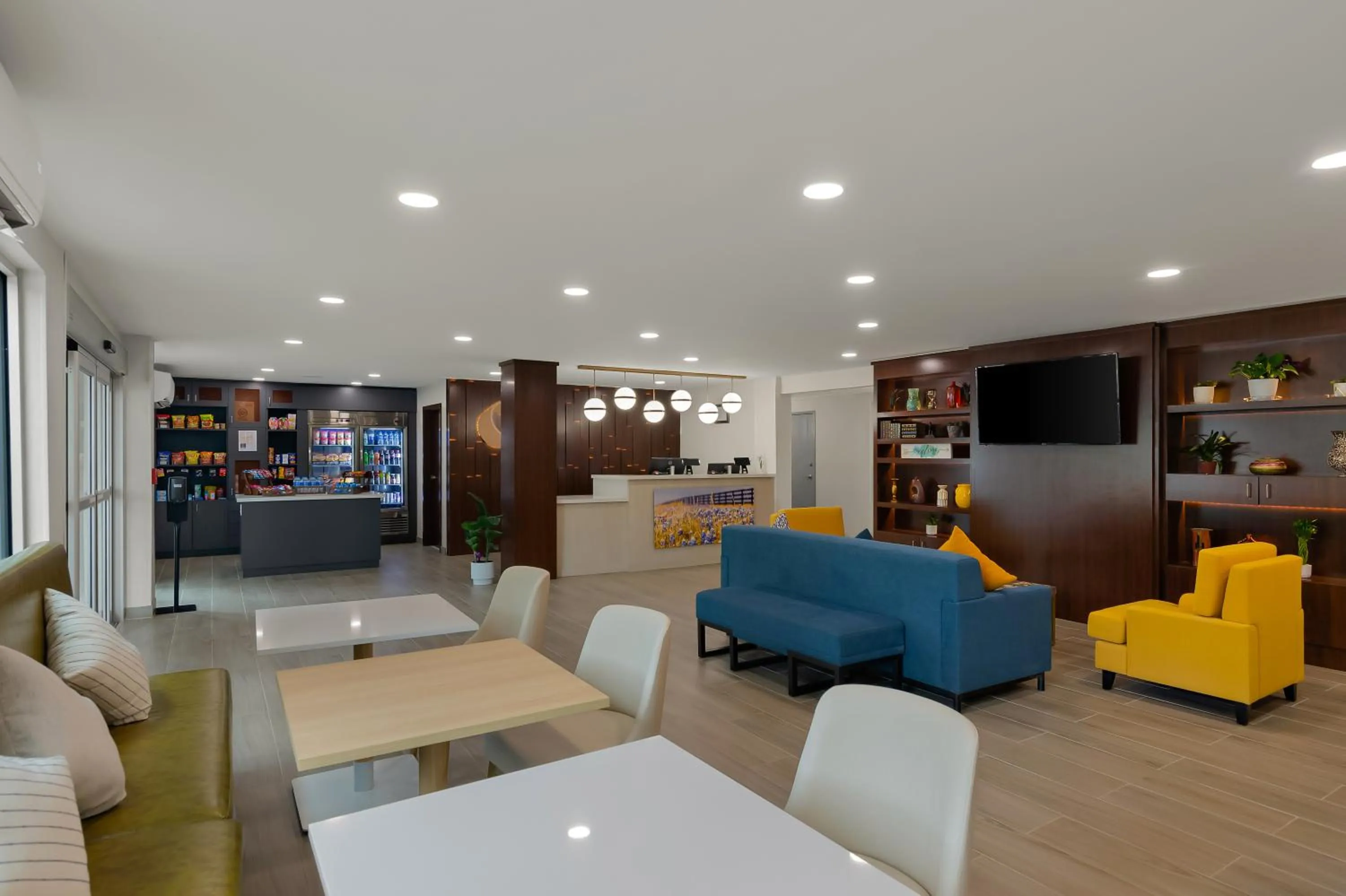 TV and multimedia in Baymont by Wyndham Conroe