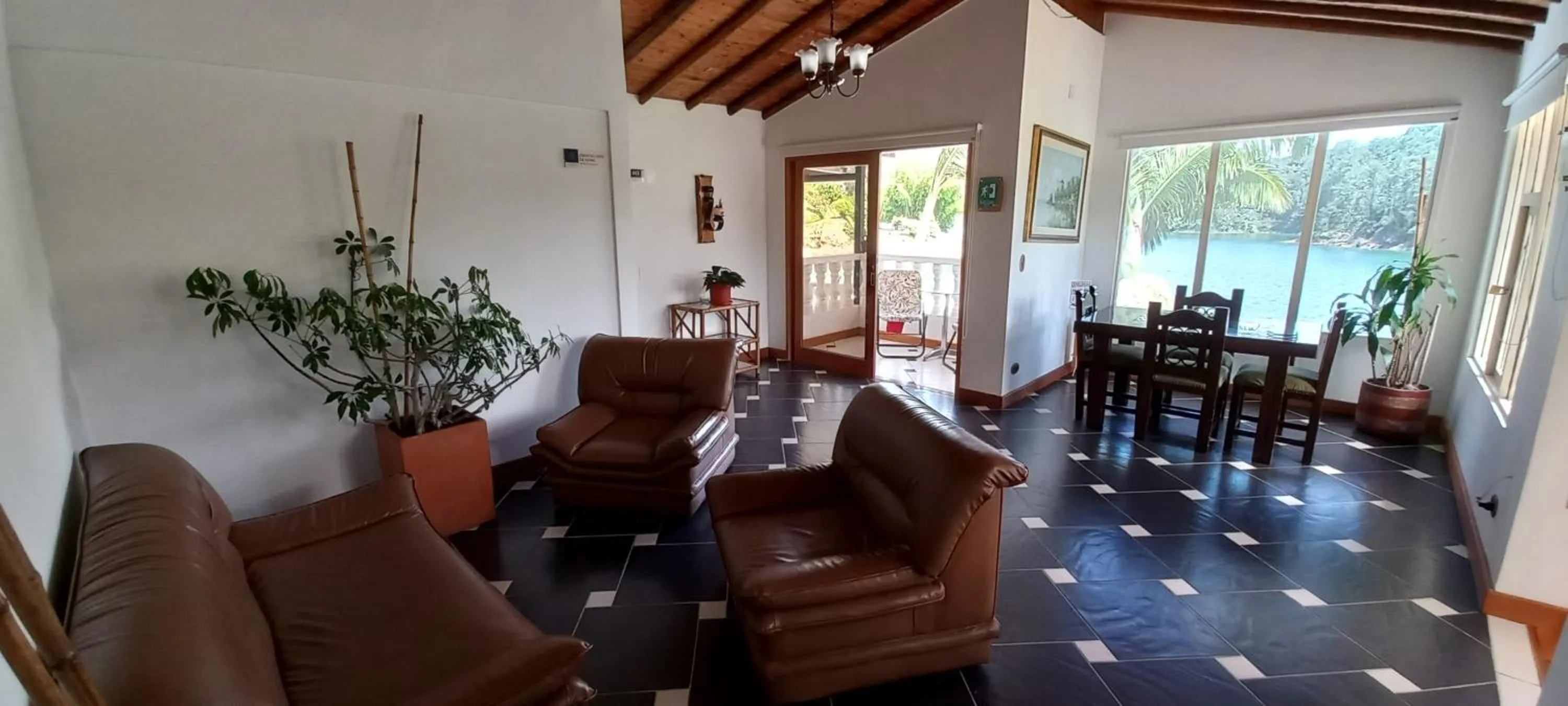 Dining area in Hotel Casa Linda Guatape