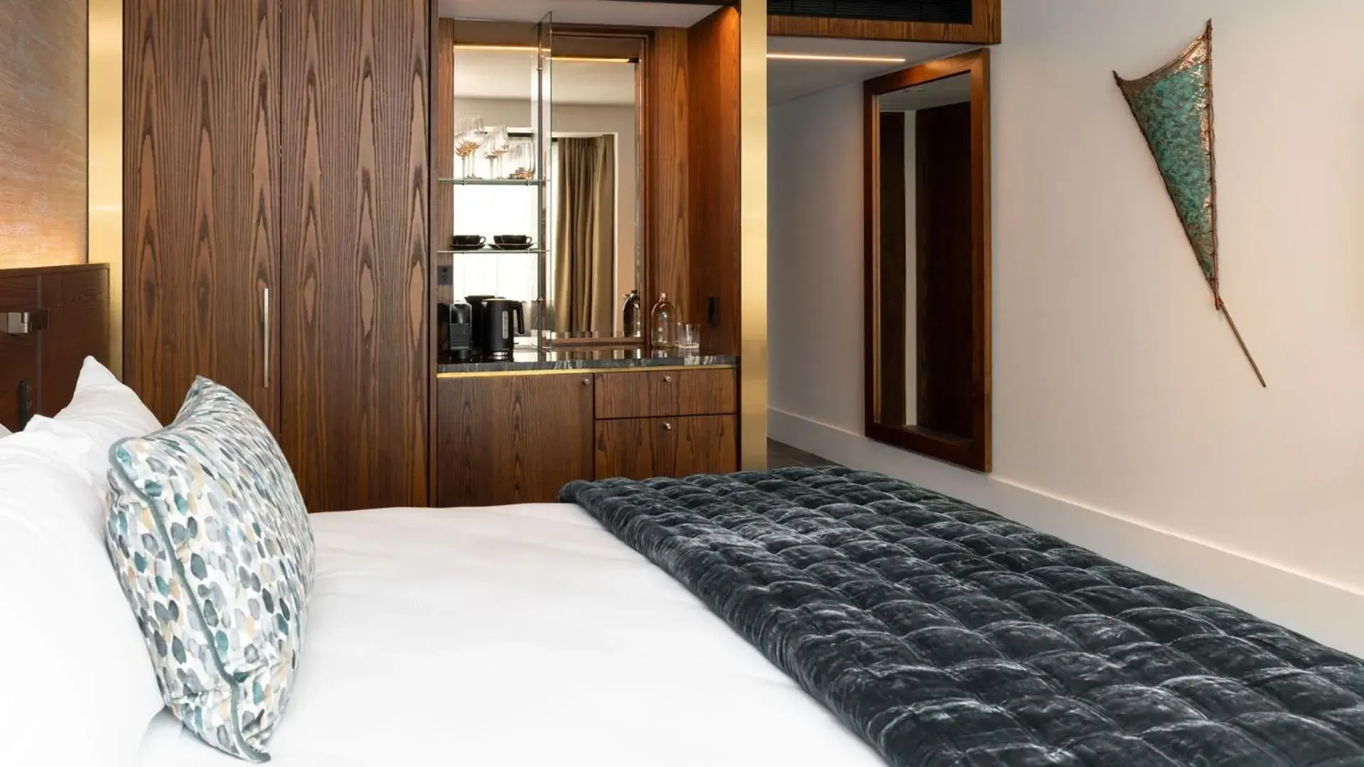 Elite Harbor View King Room in Horizon by SkyCity Elite Harbor View King Room in Horizon by SkyCity