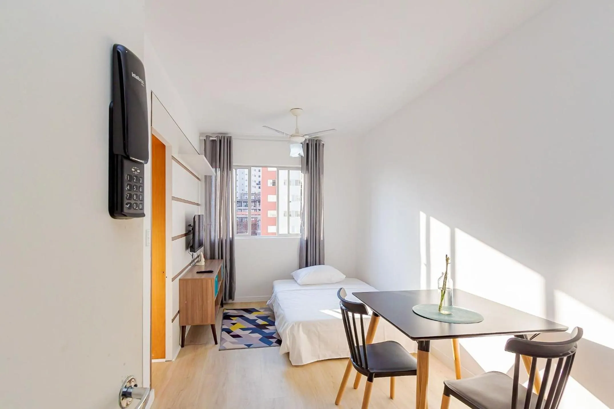 Living room, Bed in Prédio fantástico no bairro mais requisitado de Curitiba