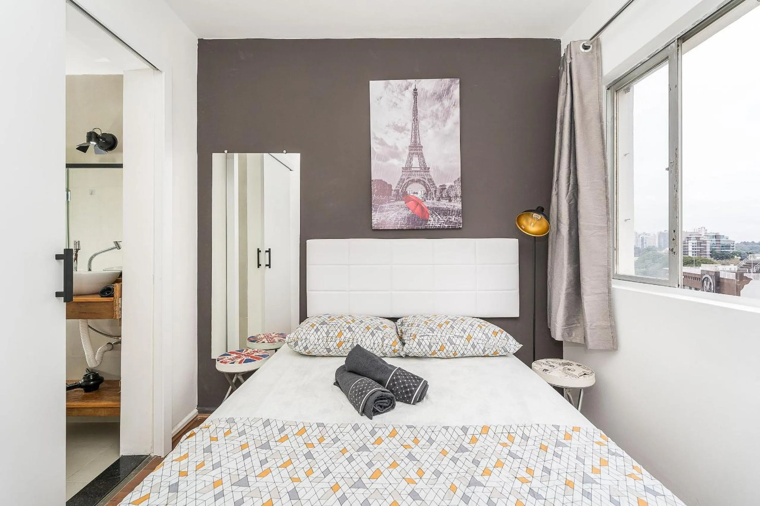 Photo of the whole room, Bed in Prédio fantástico no bairro mais requisitado de Curitiba