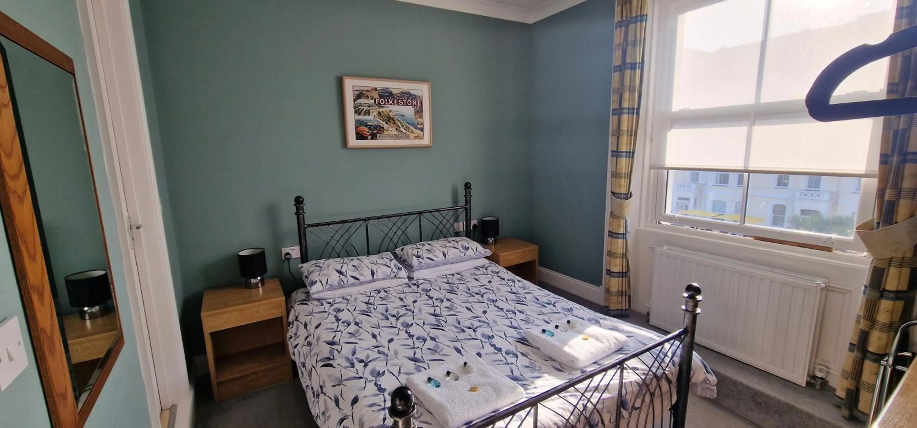 Photo of the whole room, Bed in The Portland Hotel