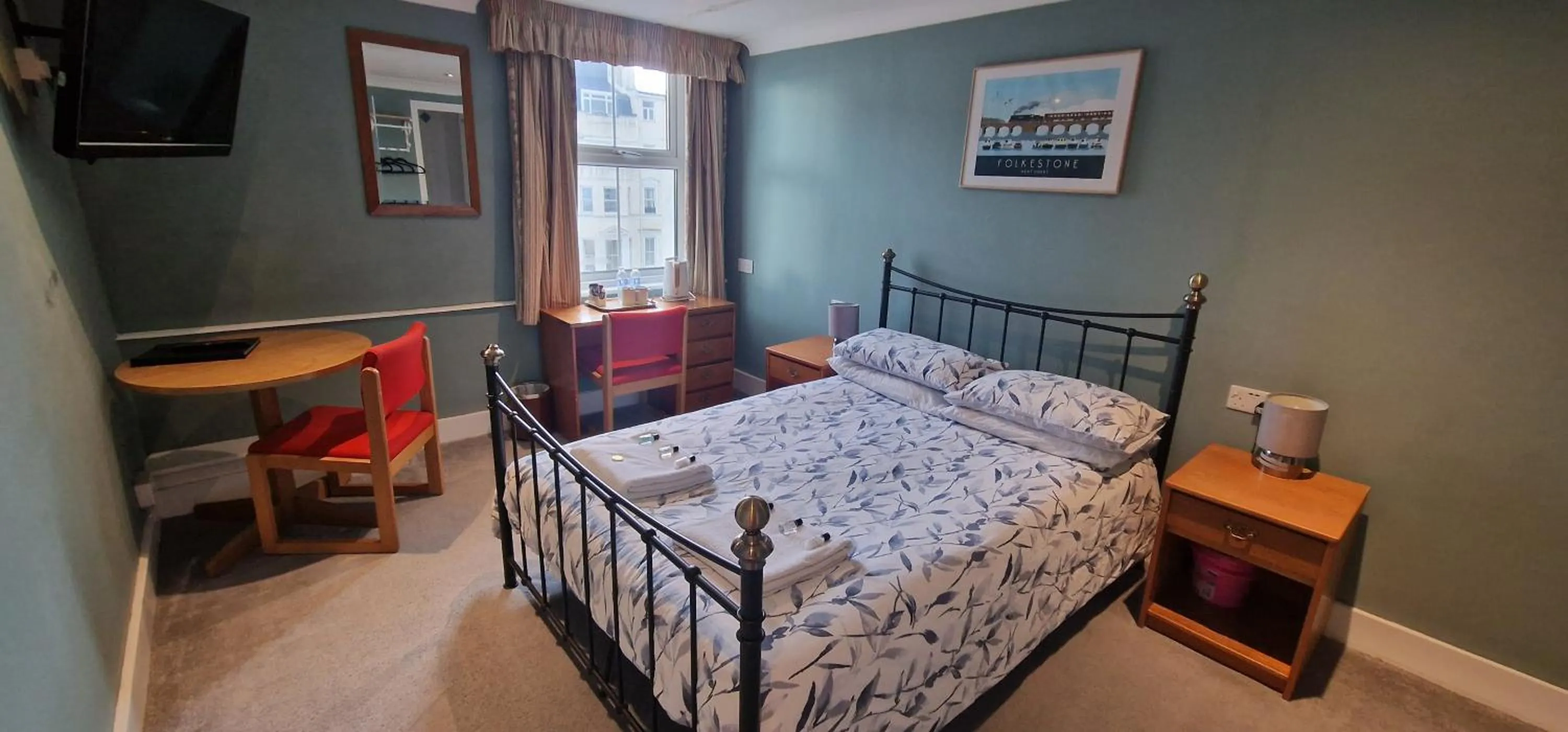 Photo of the whole room, Bed in The Portland Hotel