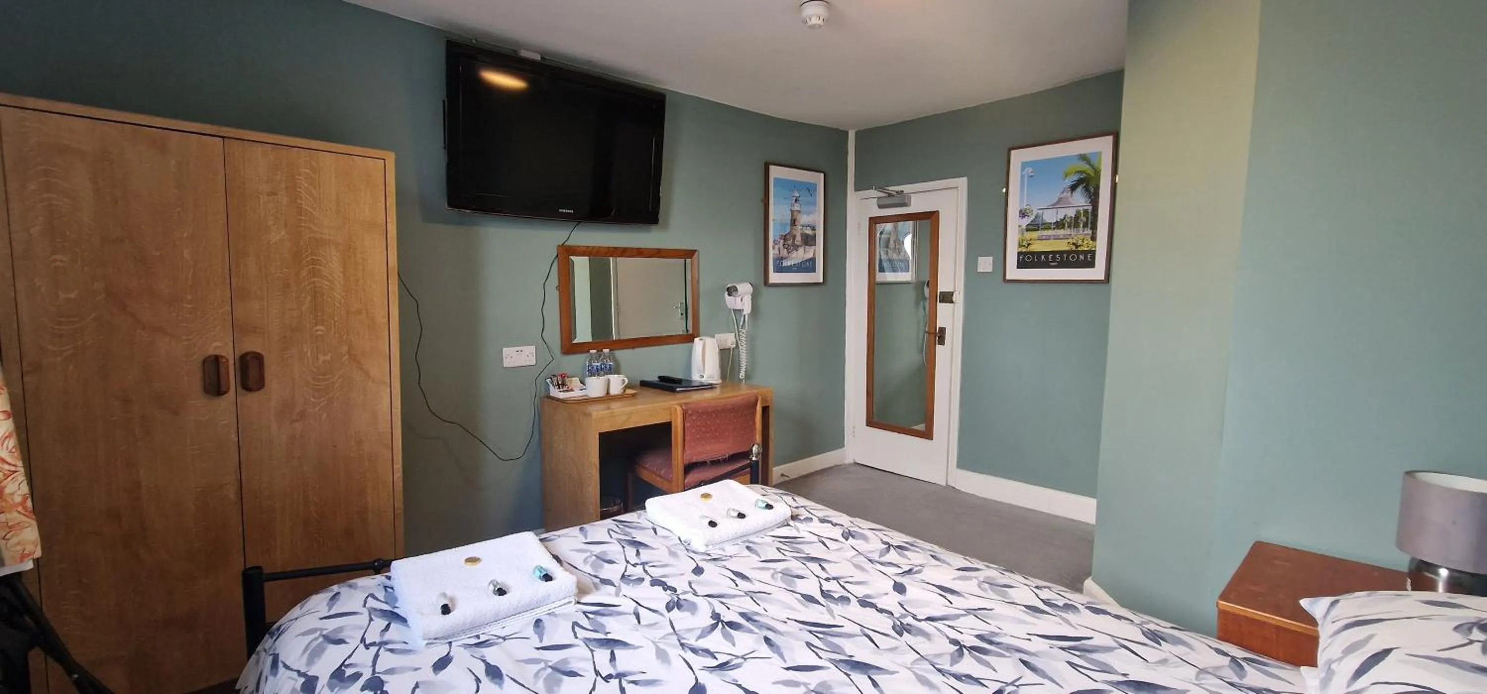 Photo of the whole room, Bed in The Portland Hotel