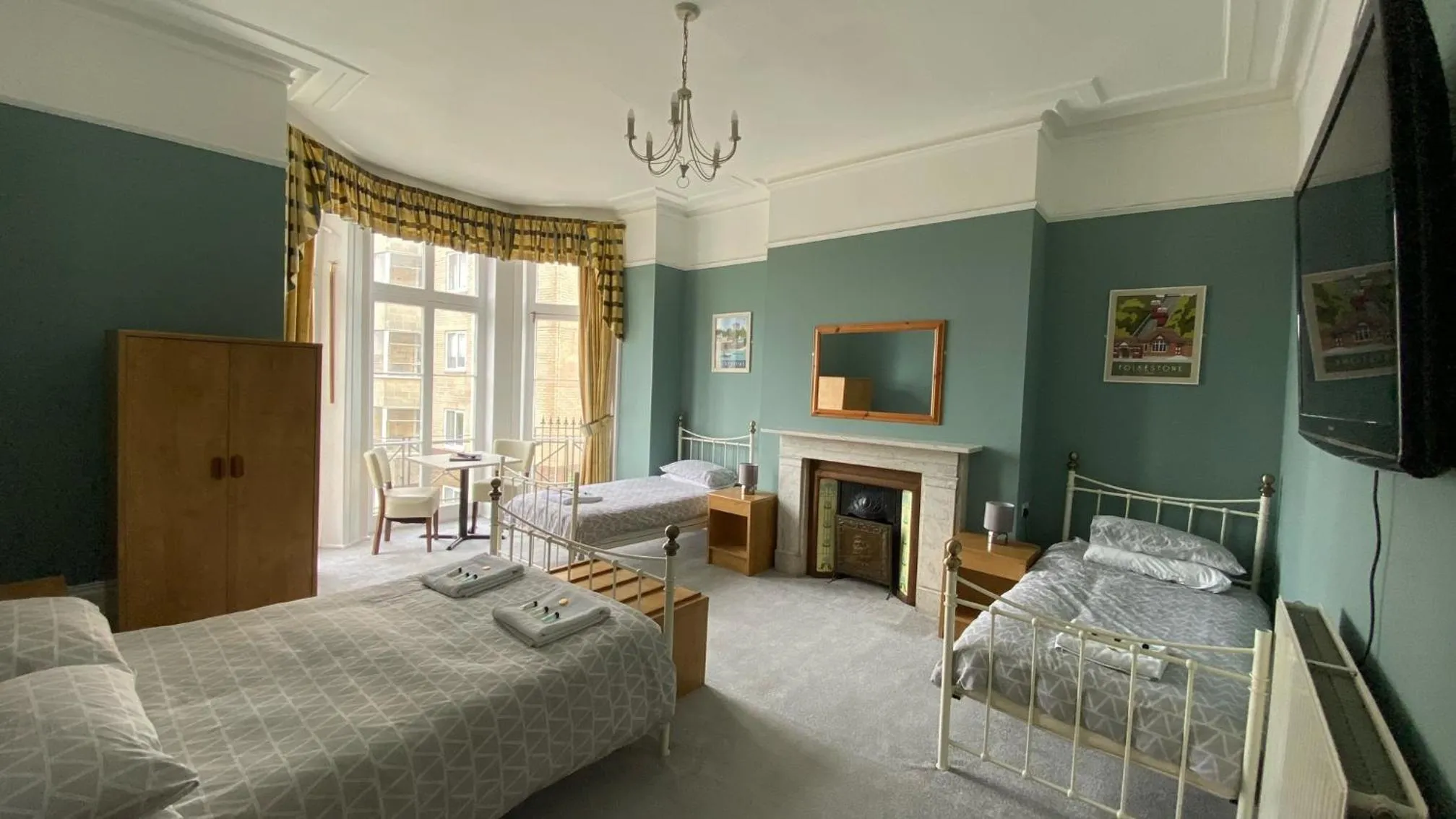 Photo of the whole room, Bed in The Portland Hotel