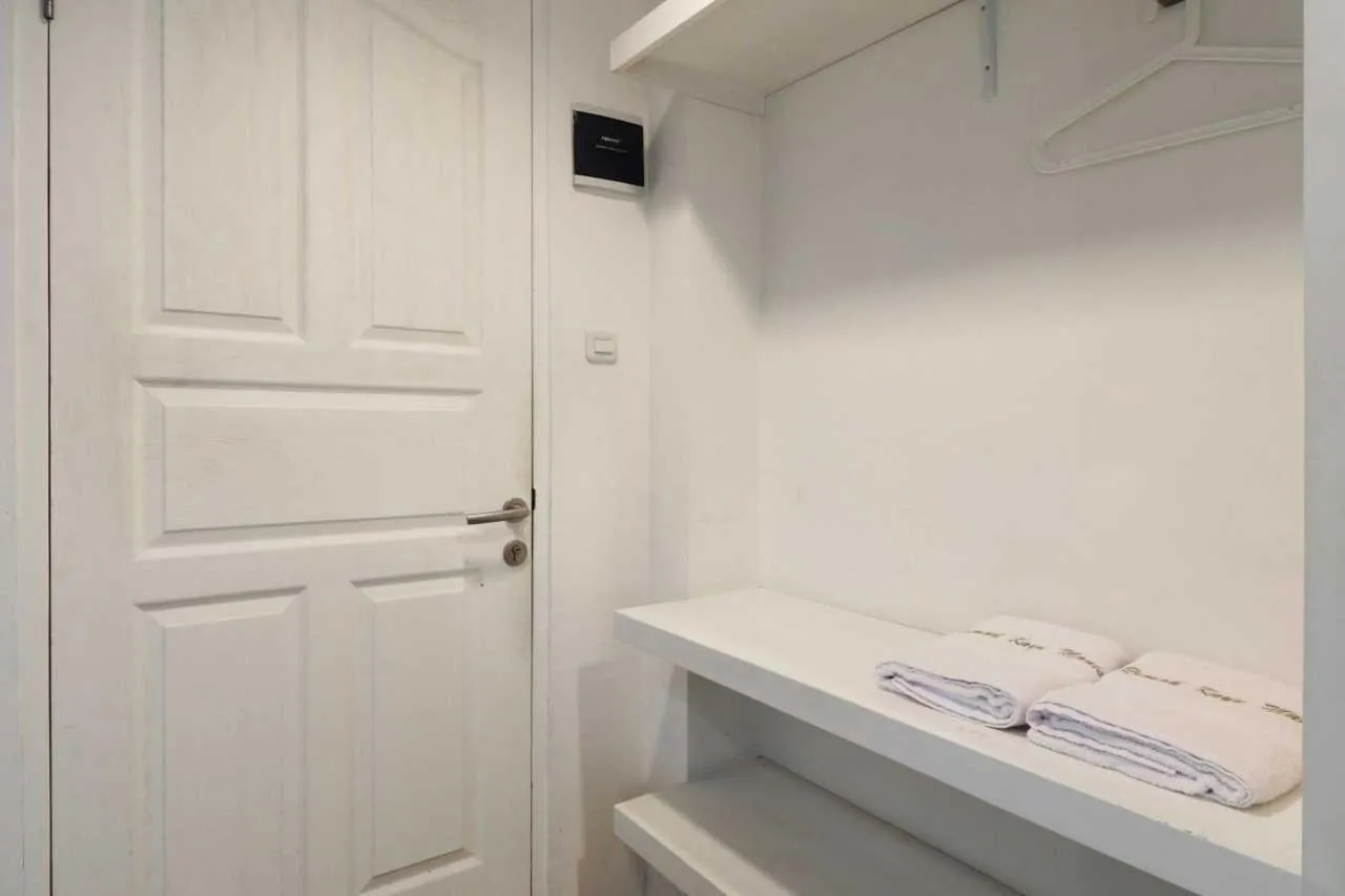 Rumah Kayu Manis Bintaro