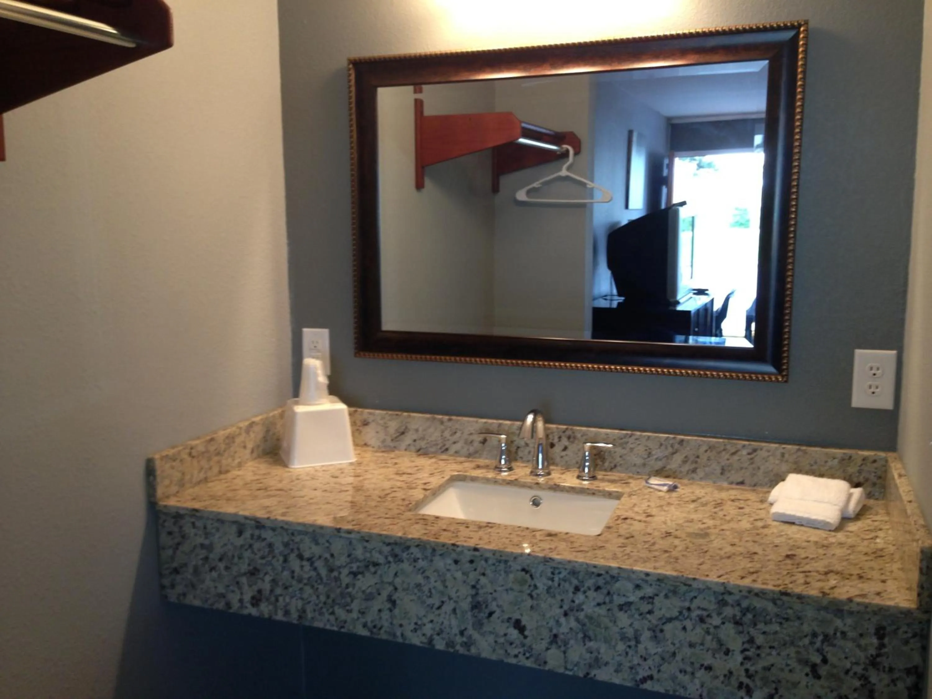 Bathroom in Safari Inn - Murfreesboro