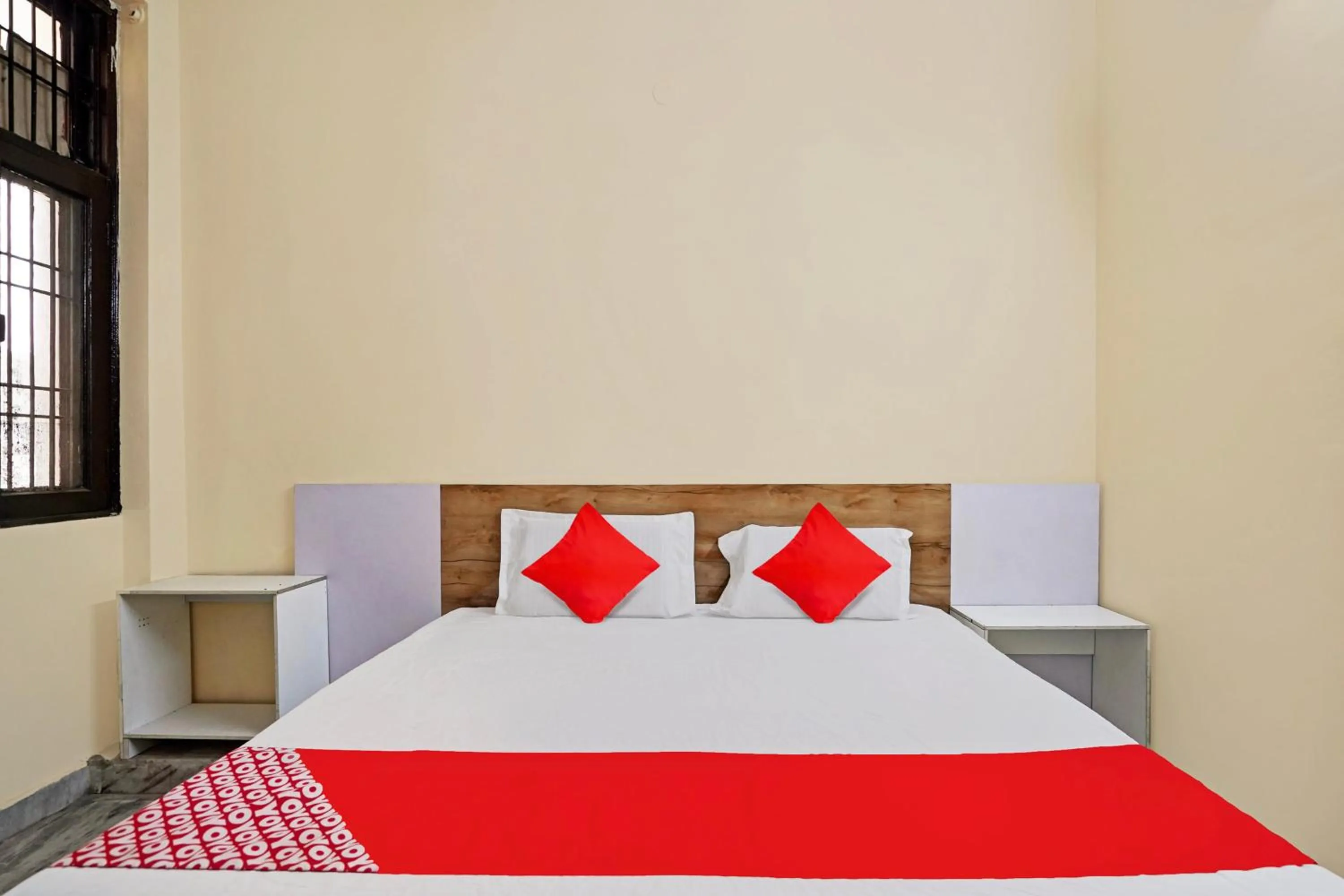 Bedroom, Bed in Hotel O The Pacific Hotel Parade Ground