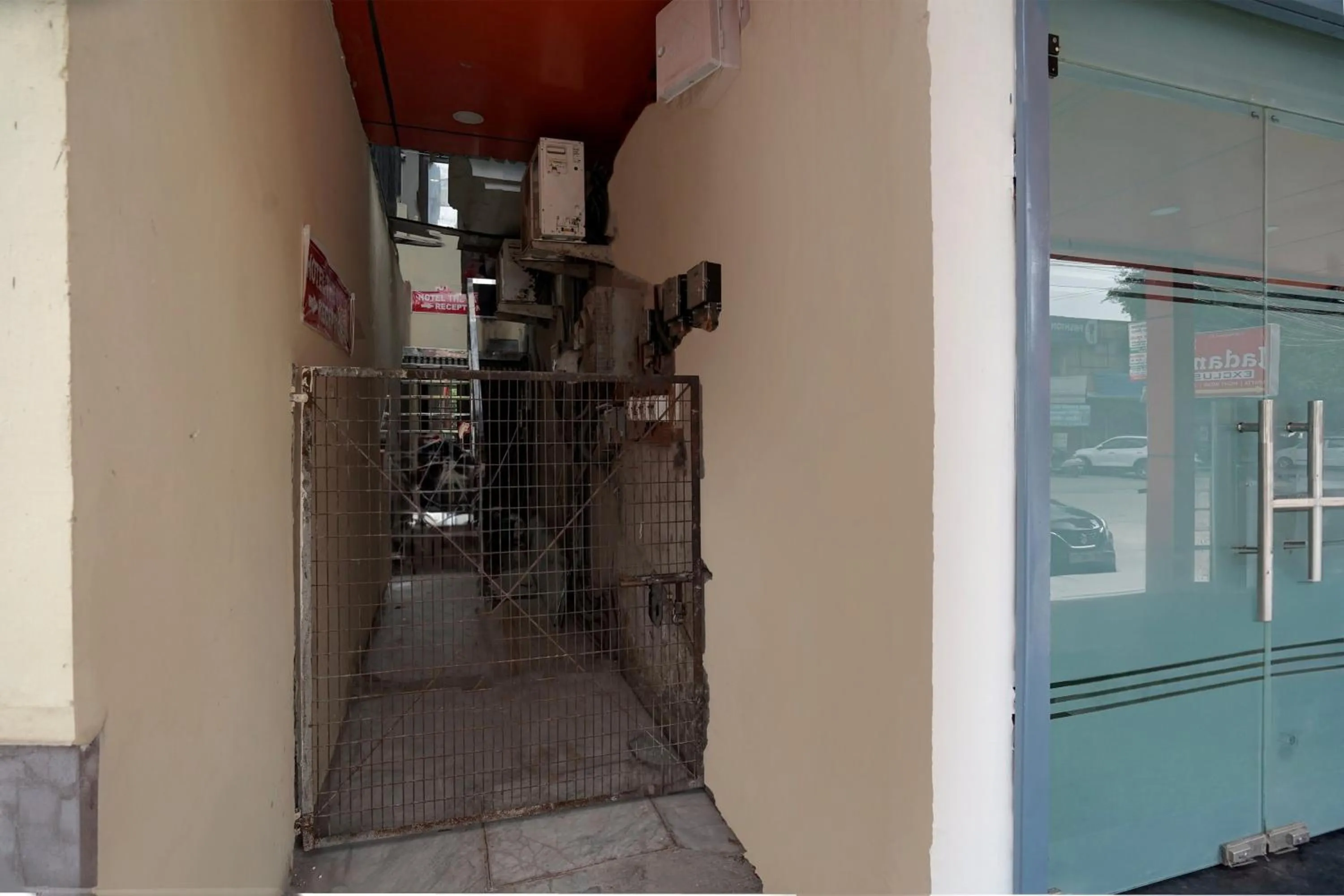 Facade/entrance in Hotel O The Pacific Hotel Parade Ground