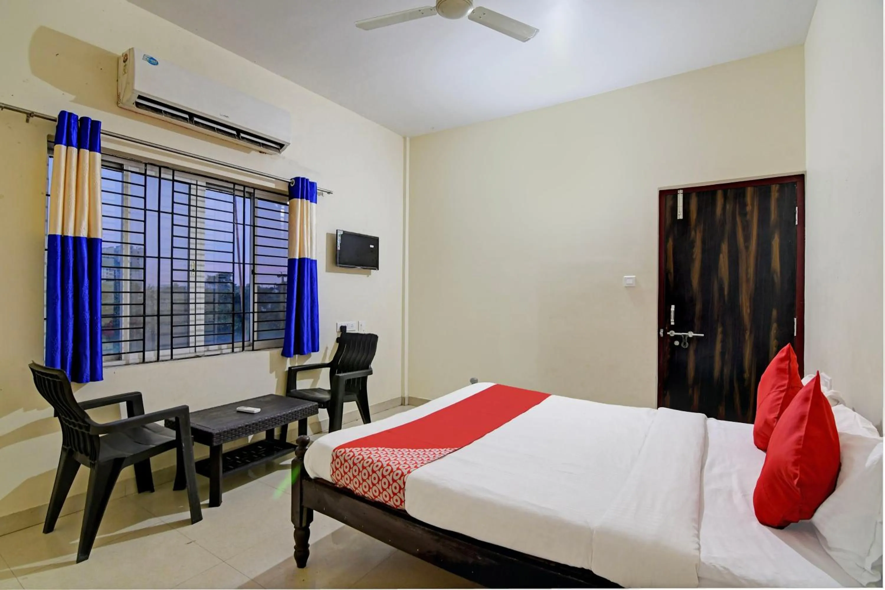 Bedroom in Hotel O Swiss stay