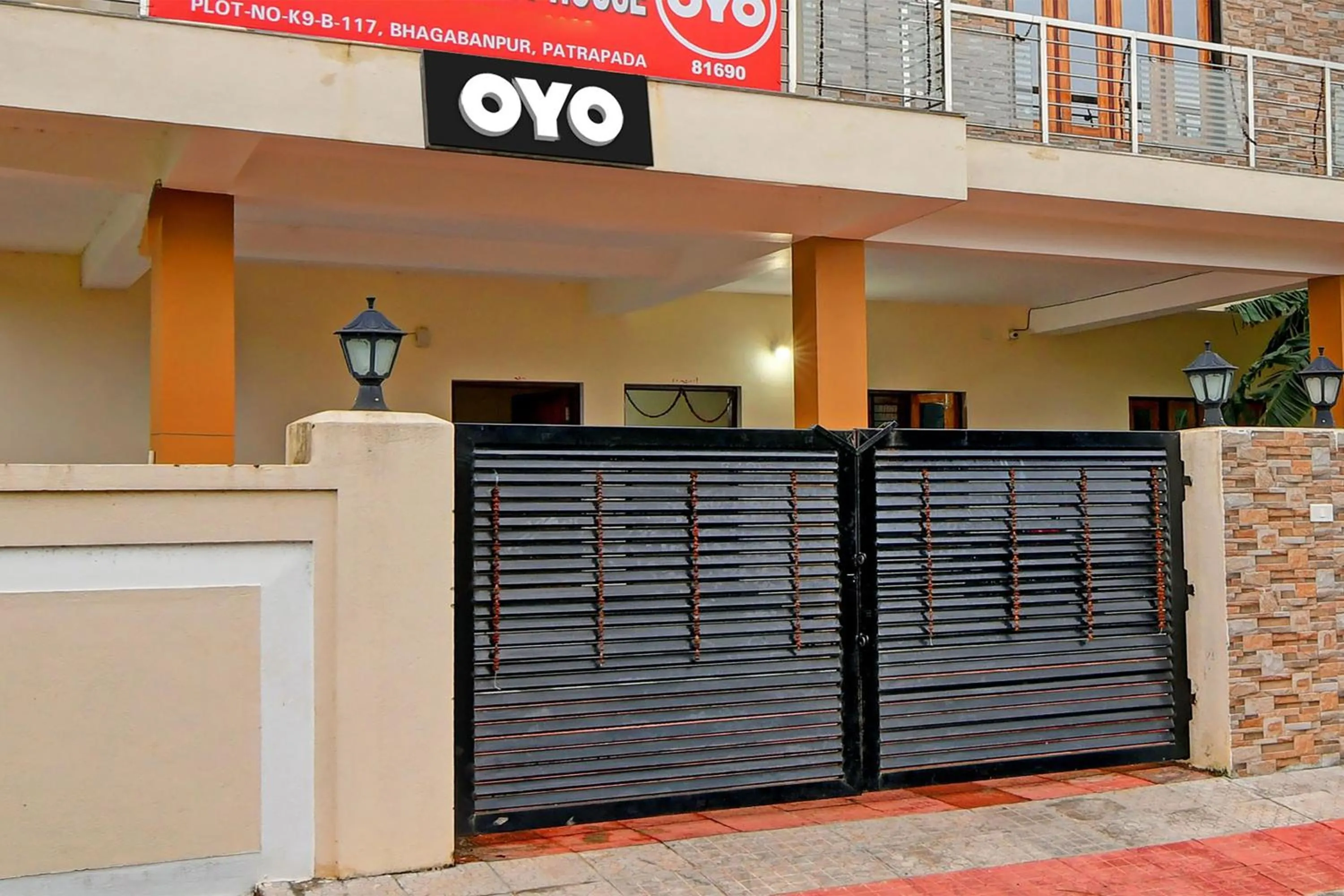 Facade/entrance in Hotel O Swiss stay