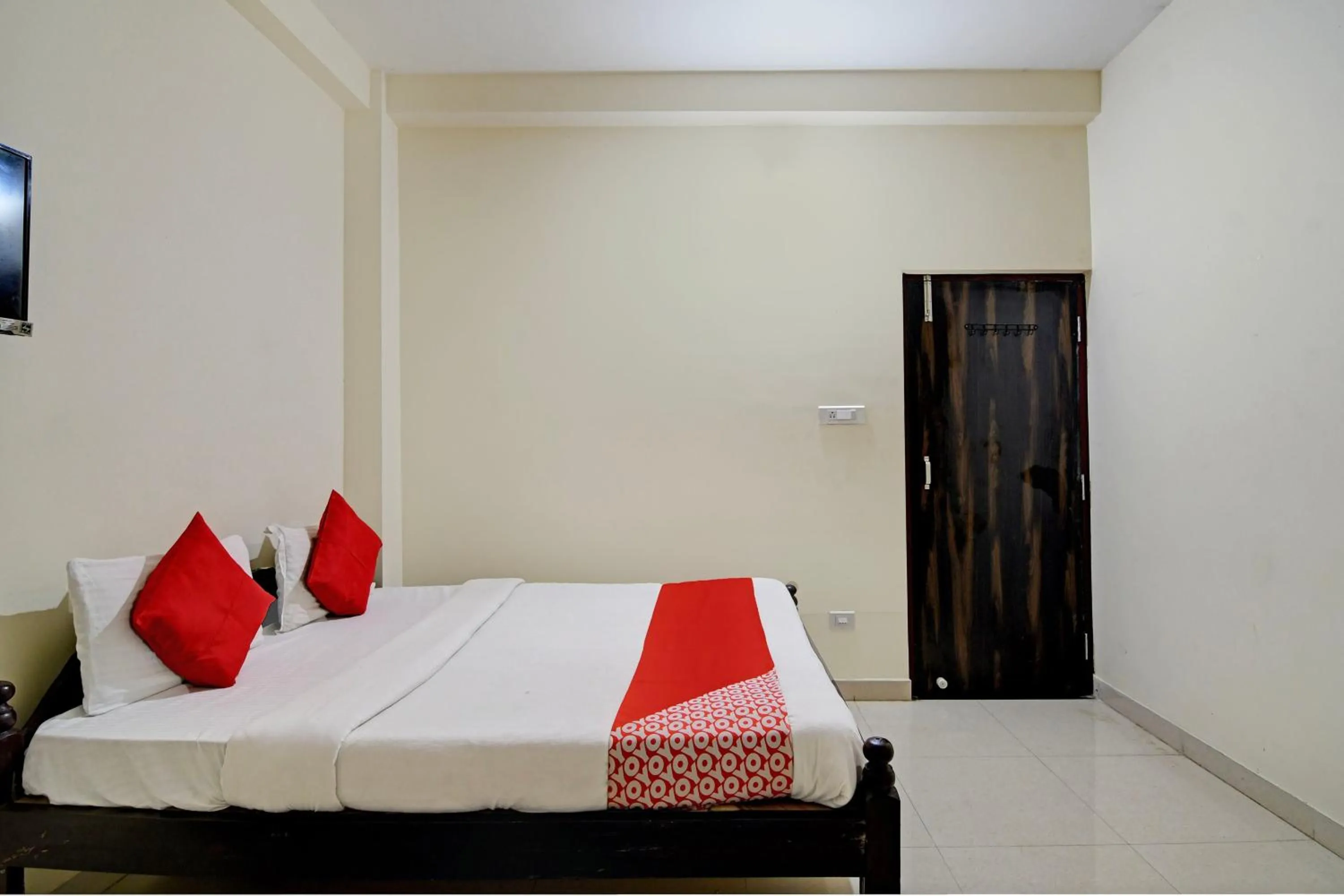 Lobby or reception, Bed in Hotel O Swiss Stay