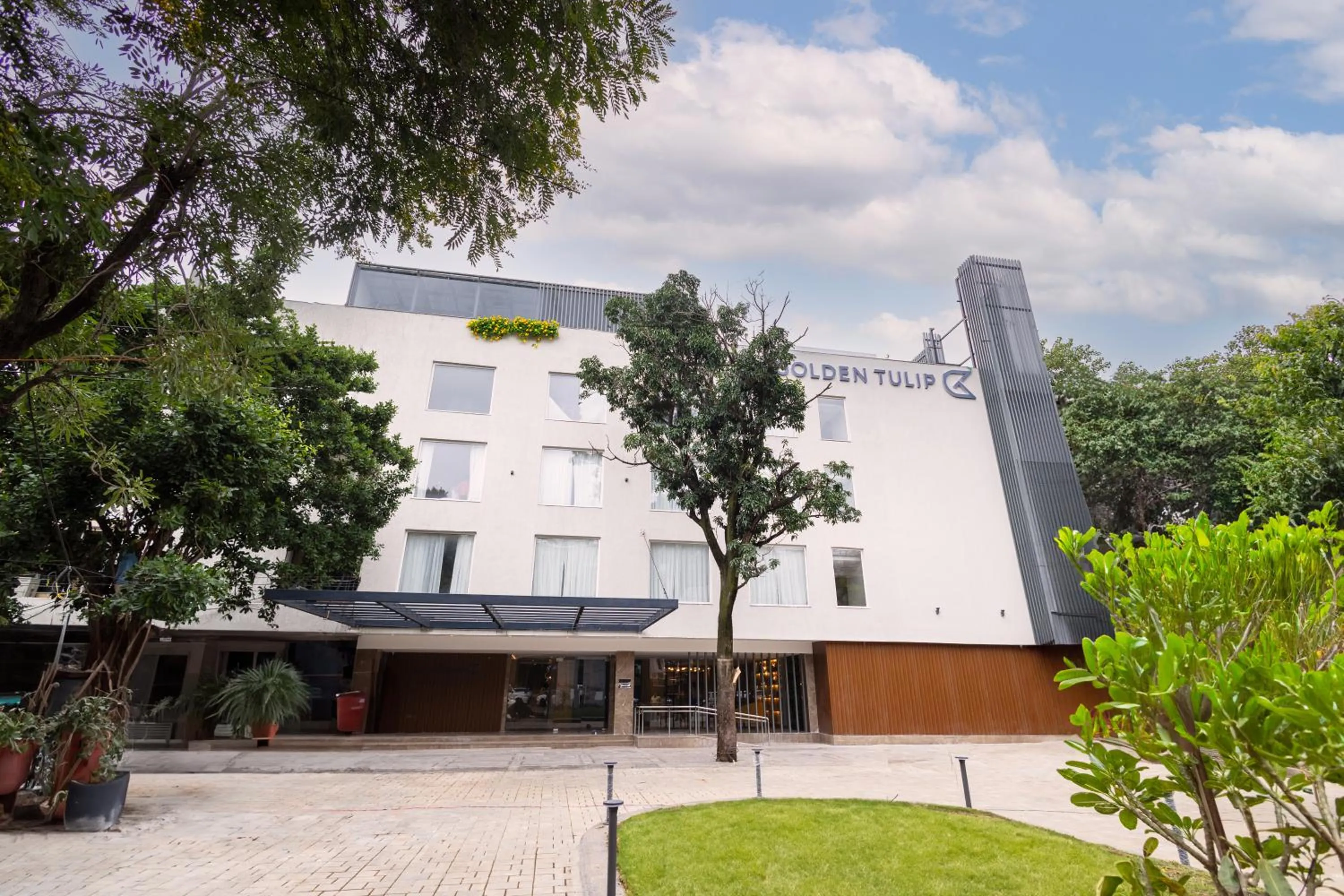 Facade/entrance in Golden Tulip Bhopal