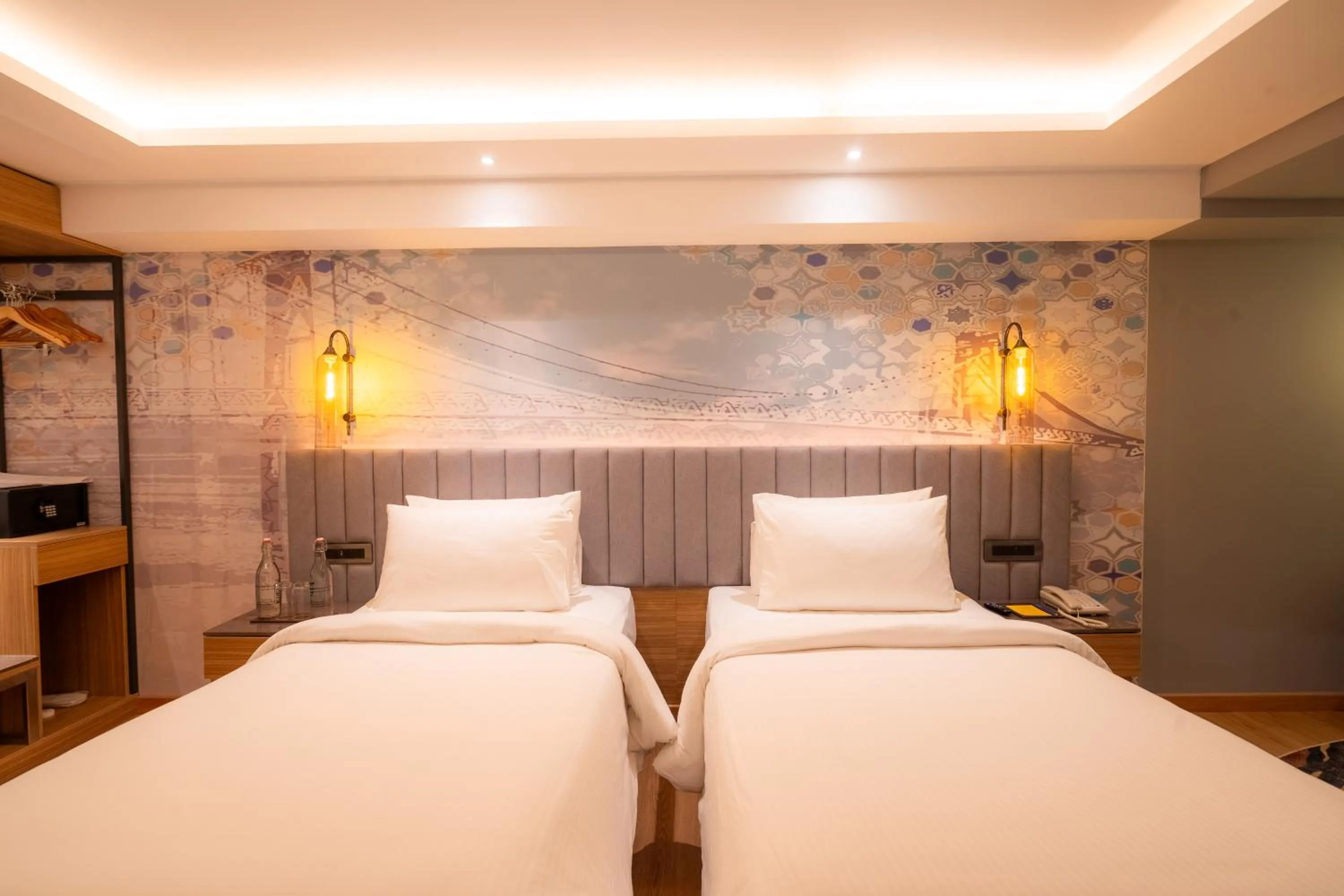 Bed in Golden Tulip Bhopal