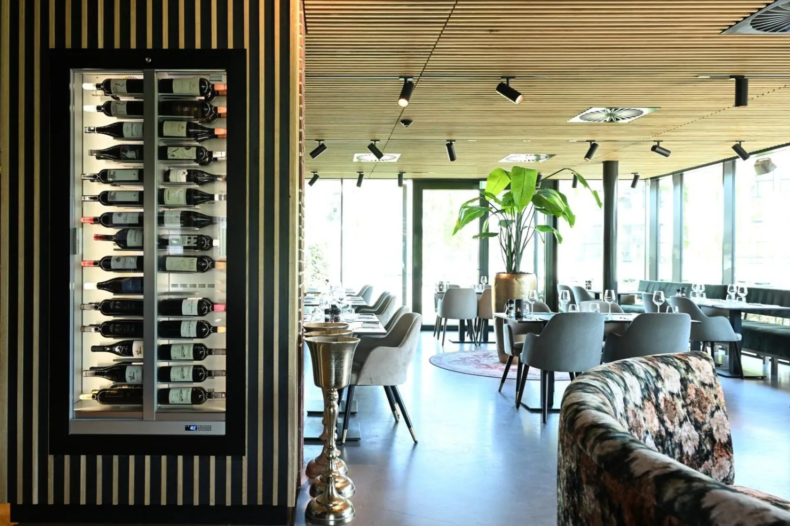 Restaurant/places to eat in Wapen van Hengelo Residence Suites - digital key by SMS and email