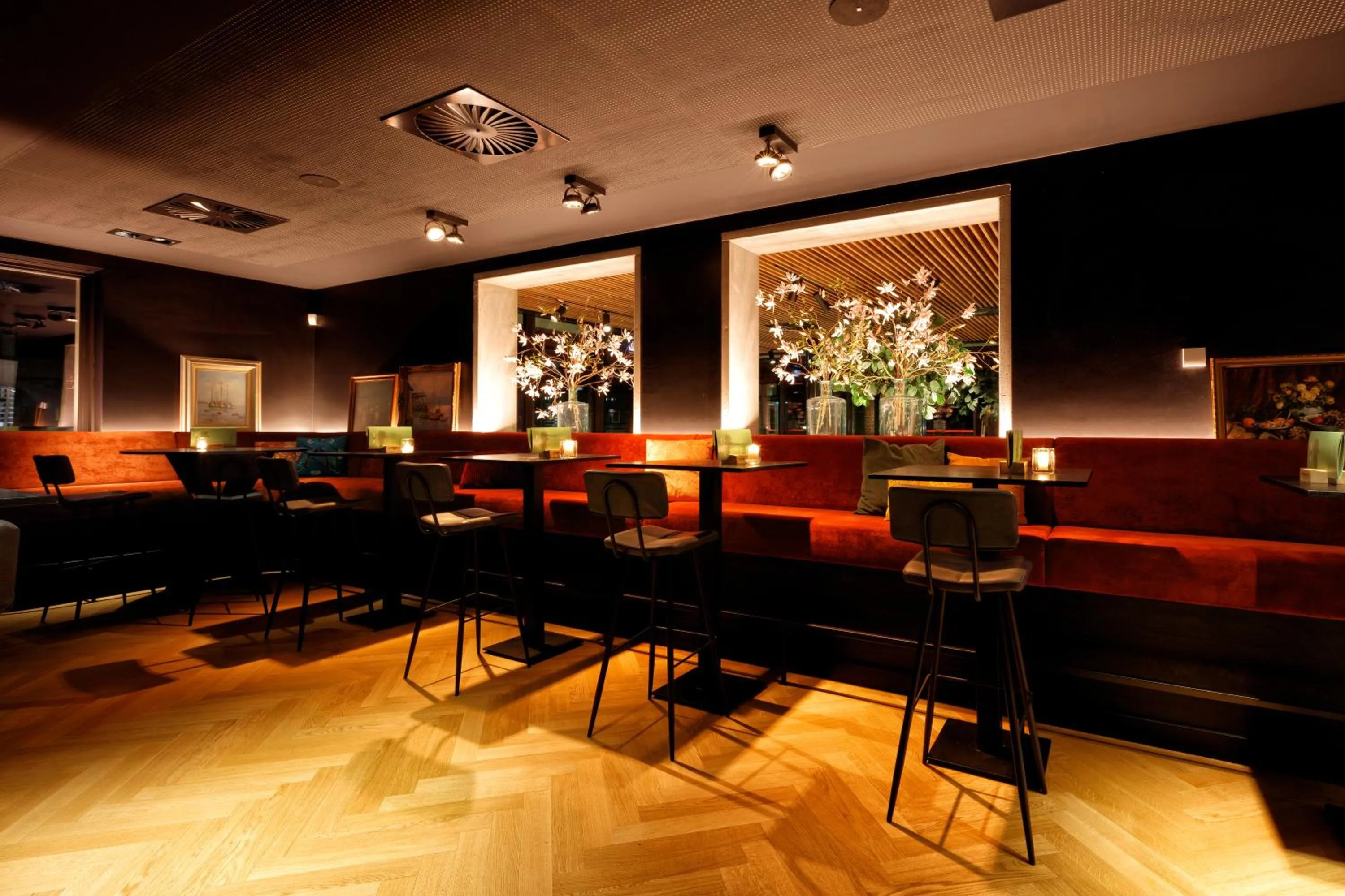 Restaurant/places to eat in Wapen van Hengelo Residence Suites - digital key by SMS and email