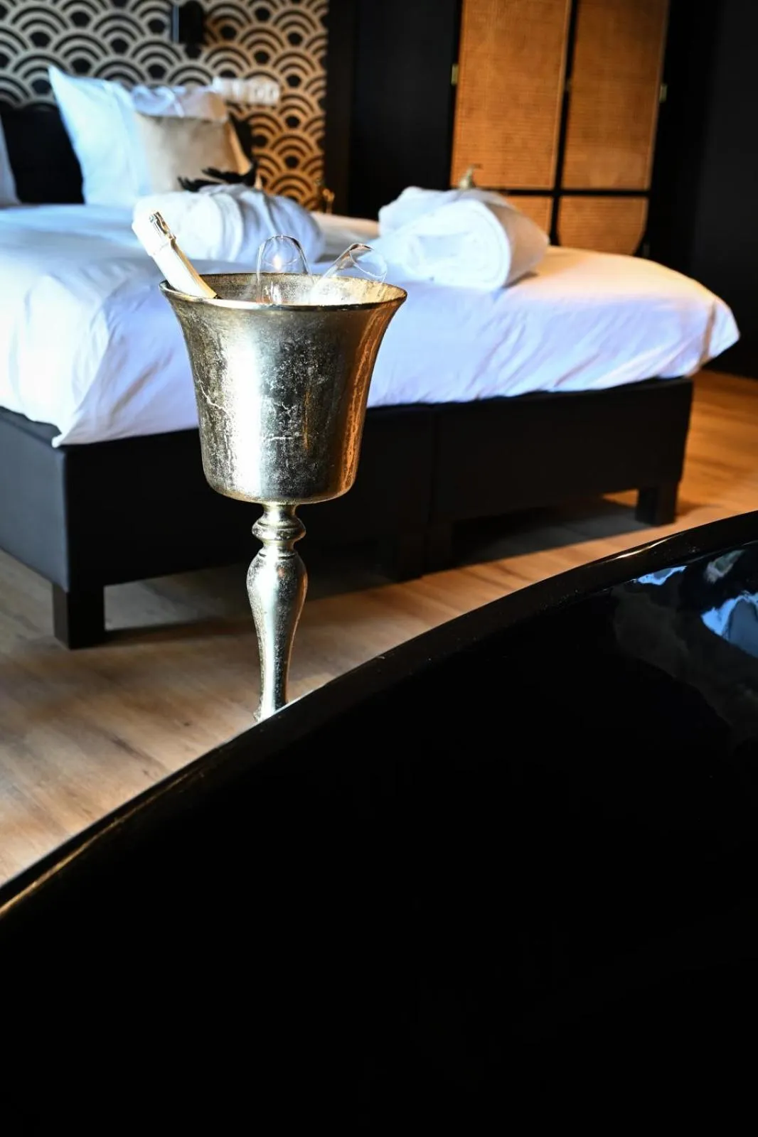 Bedroom, Bed in Wapen van Hengelo Residence Suites - digital key by SMS and email