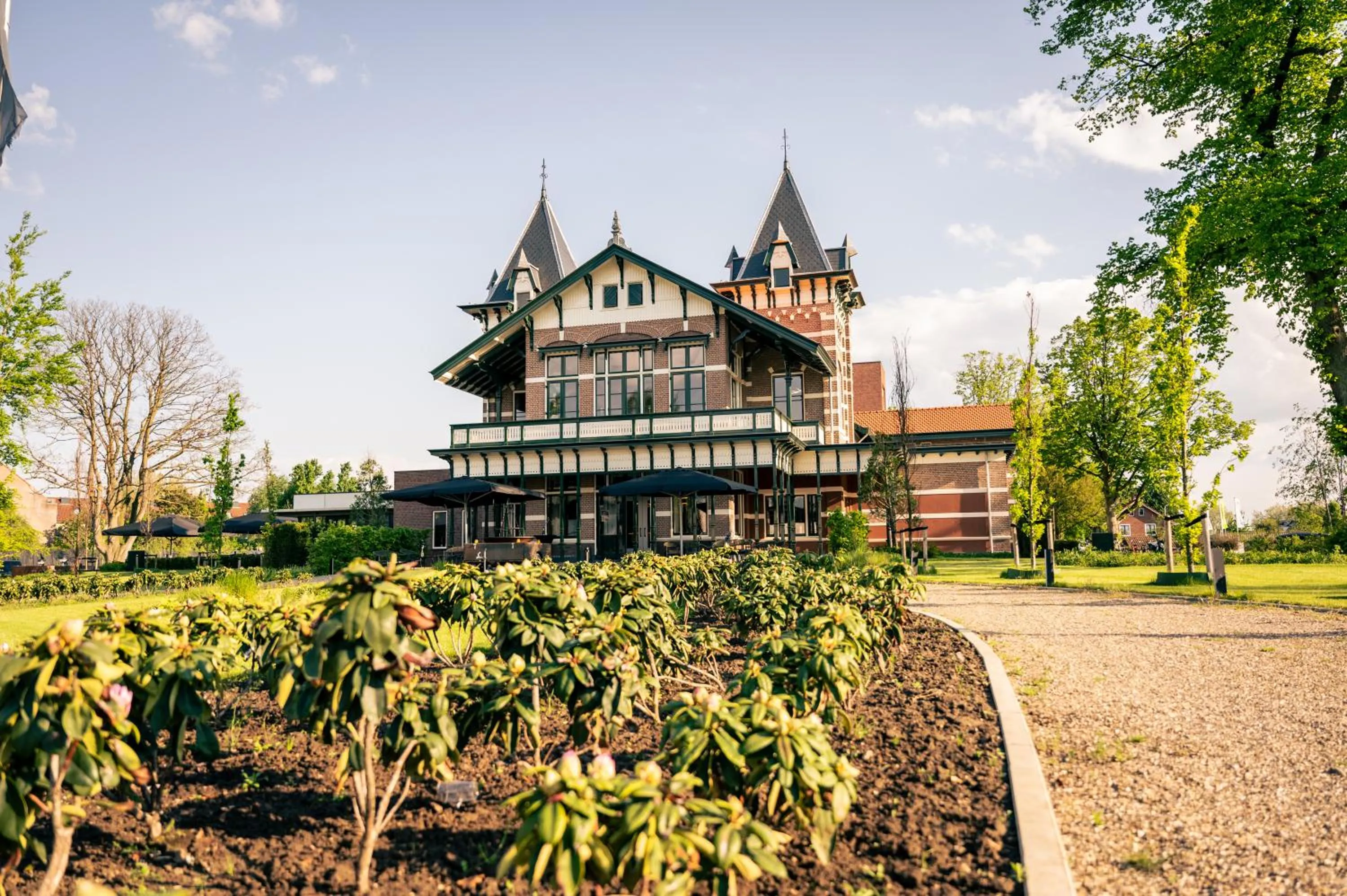 Property building in Wapen van Hengelo Residence Suites - digital key by SMS and email