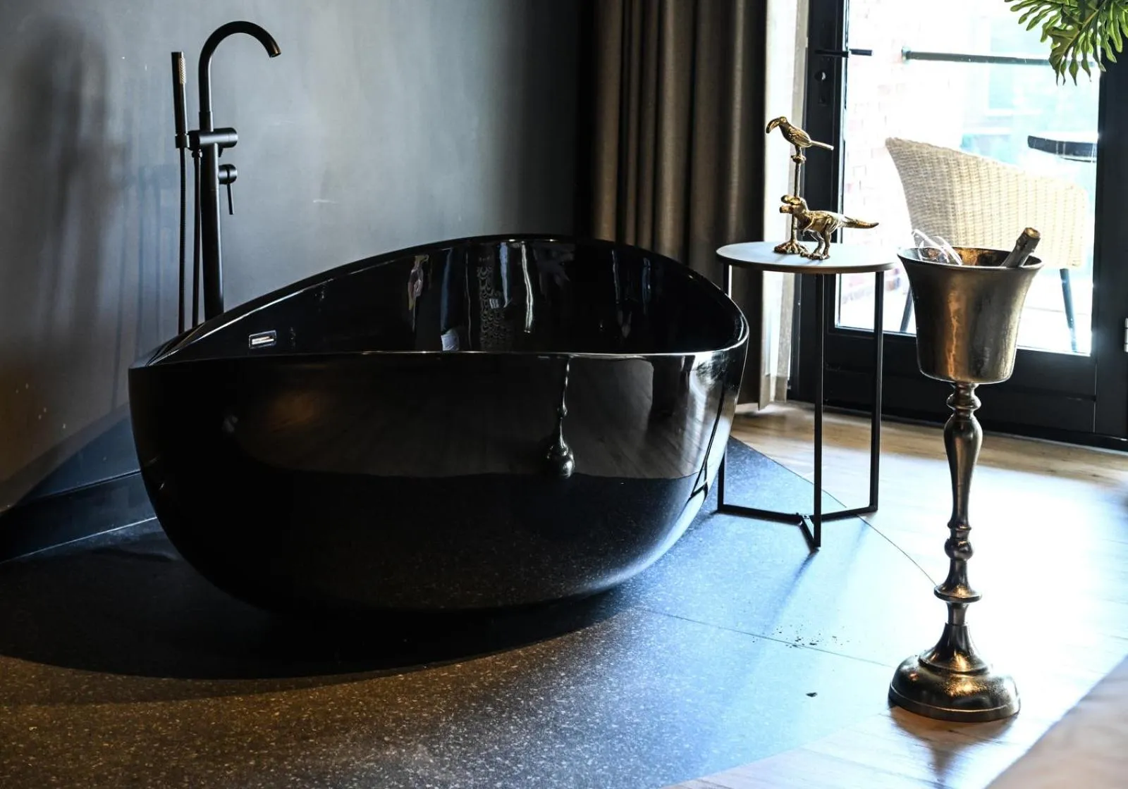 Bath in Wapen van Hengelo Residence Suites - digital key by SMS and email