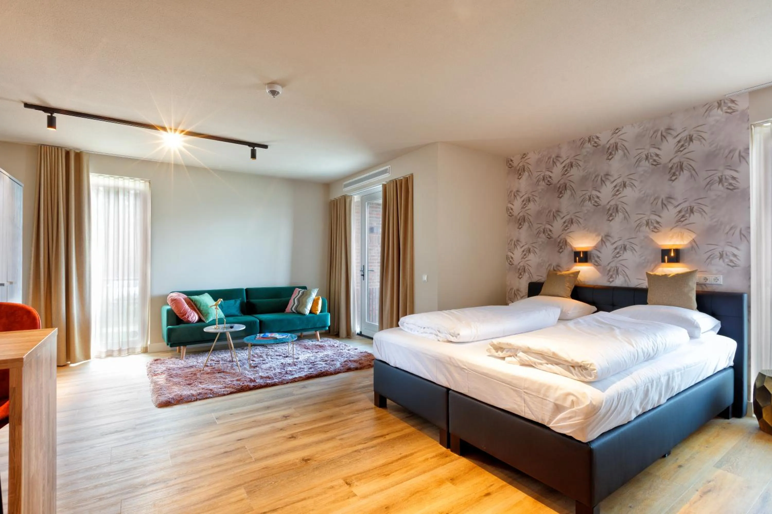 Bedroom, Bed in Wapen van Hengelo Residence Suites - digital key by SMS and email