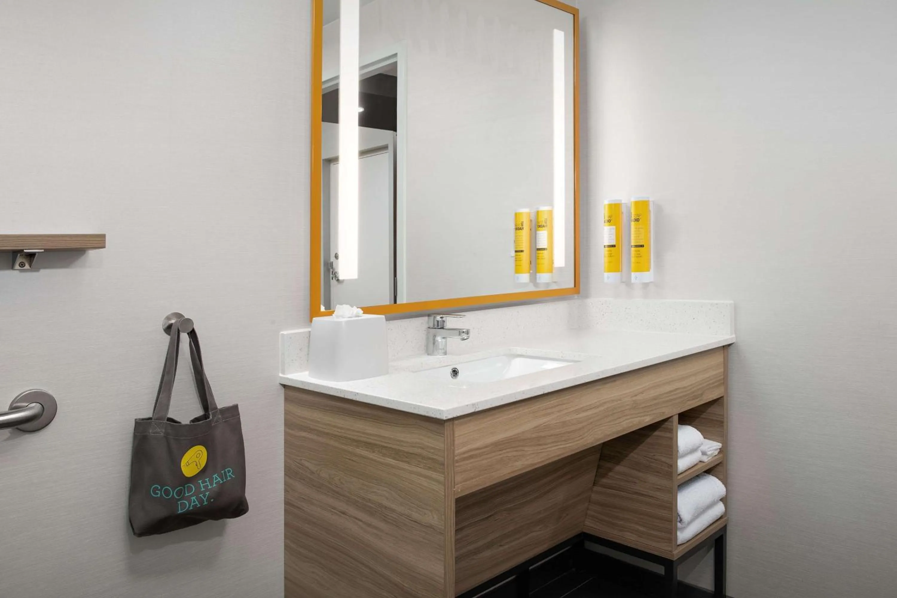 Bathroom in Tru By Hilton Jacksonville Airport