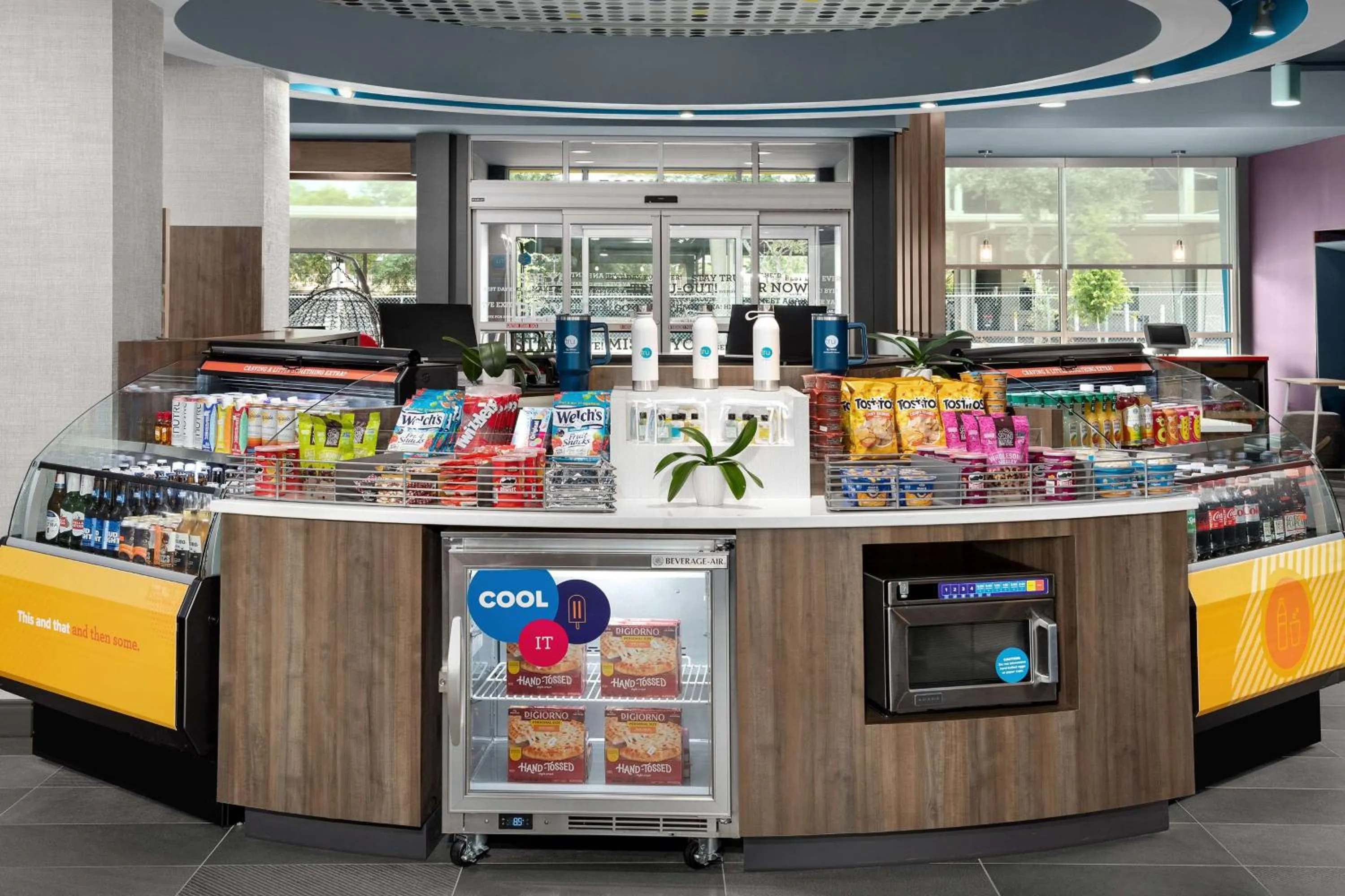 Restaurant/places to eat in Tru By Hilton Jacksonville Airport