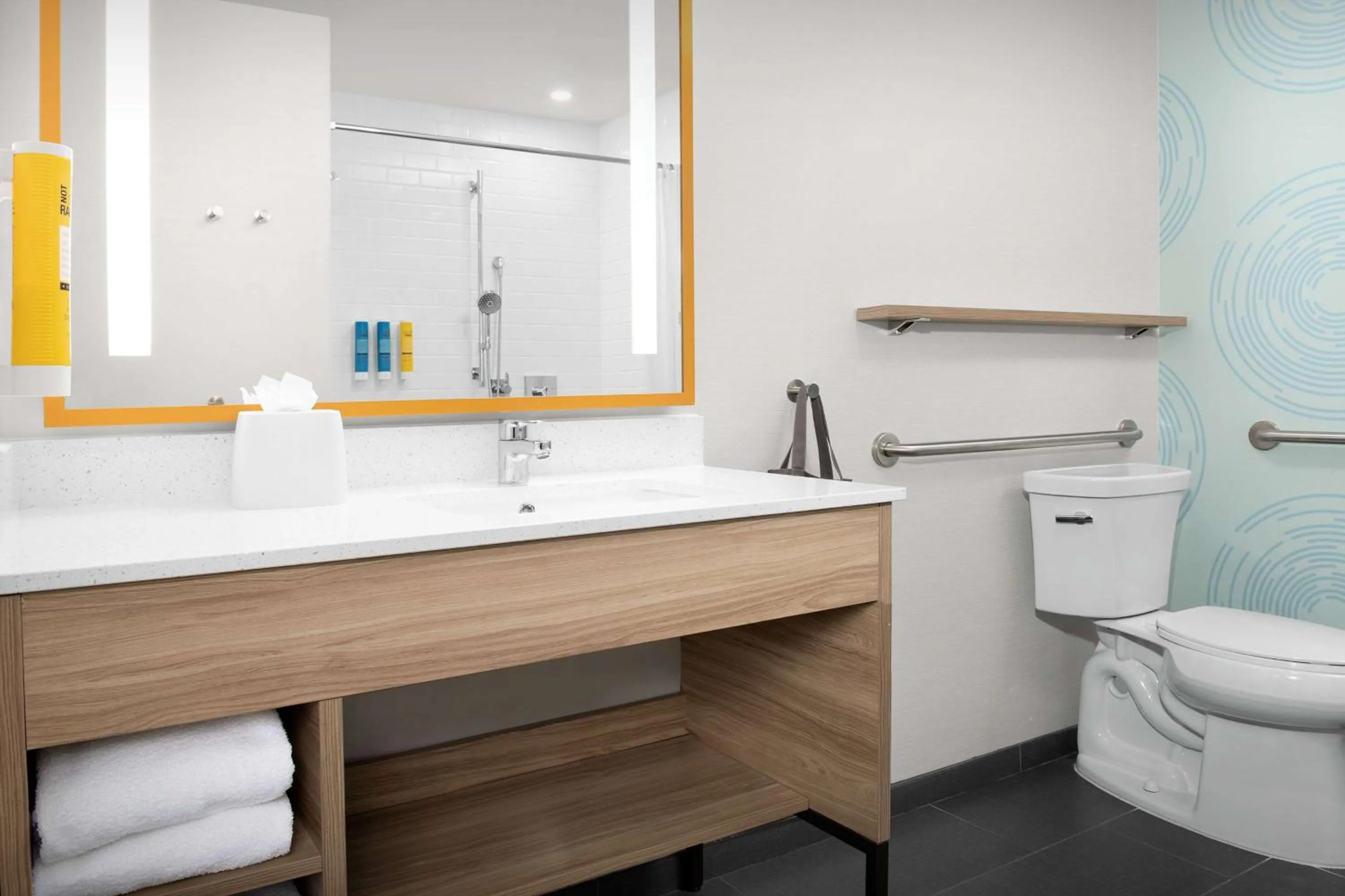 Bathroom in Tru By Hilton Jacksonville Airport