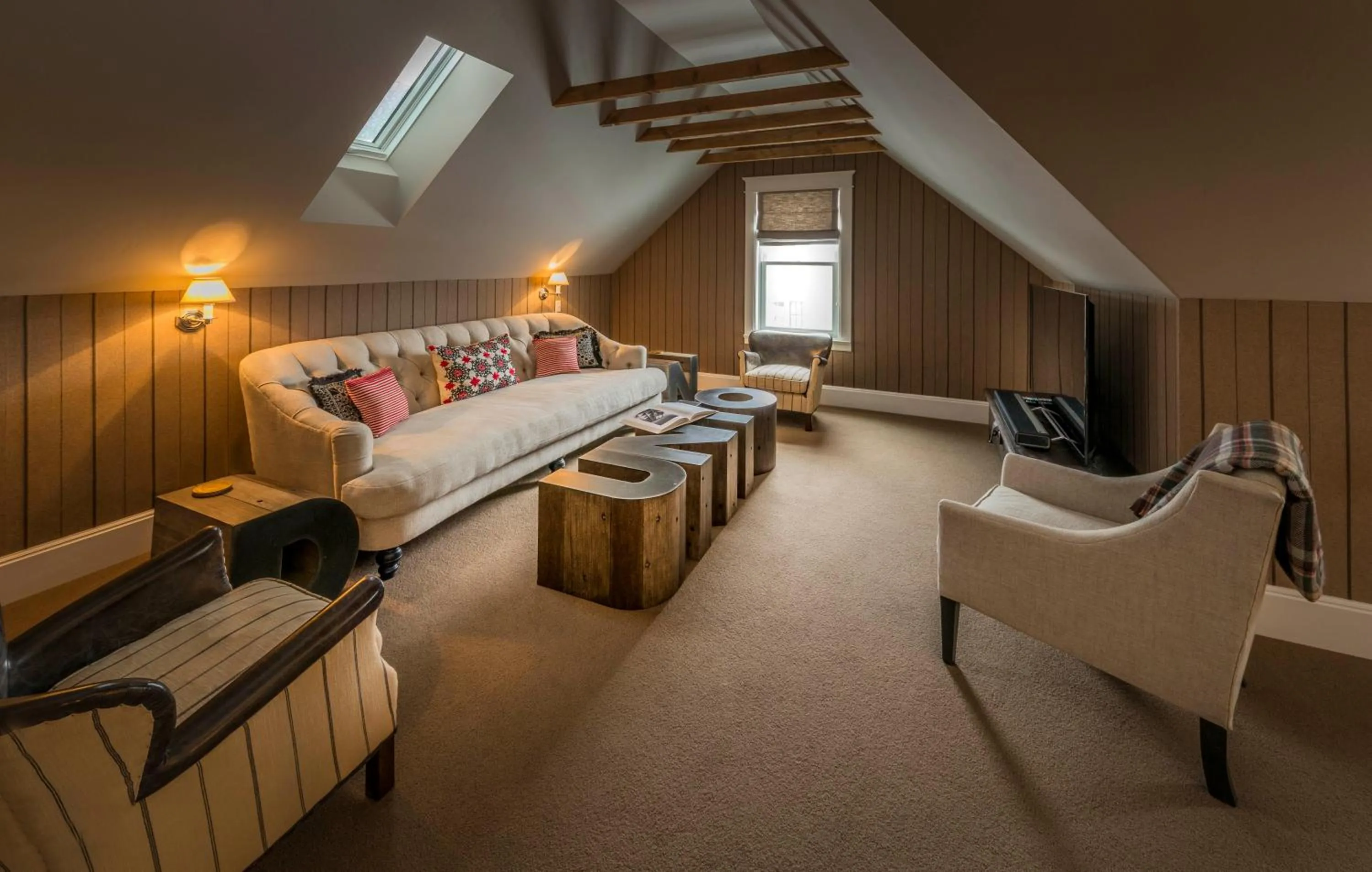 Library in Dunton Town House Hotel