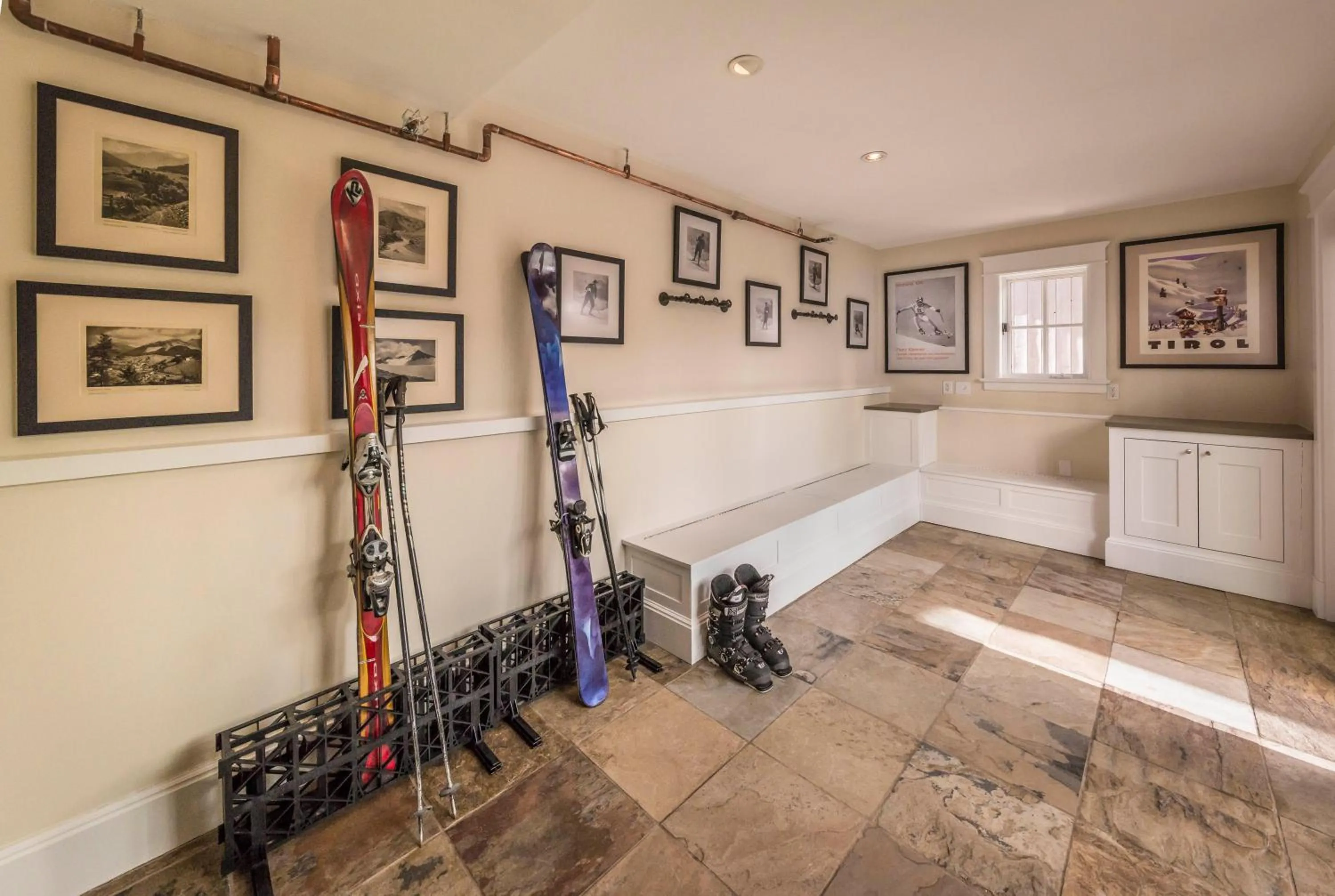 Area and facilities in Dunton Town House Hotel