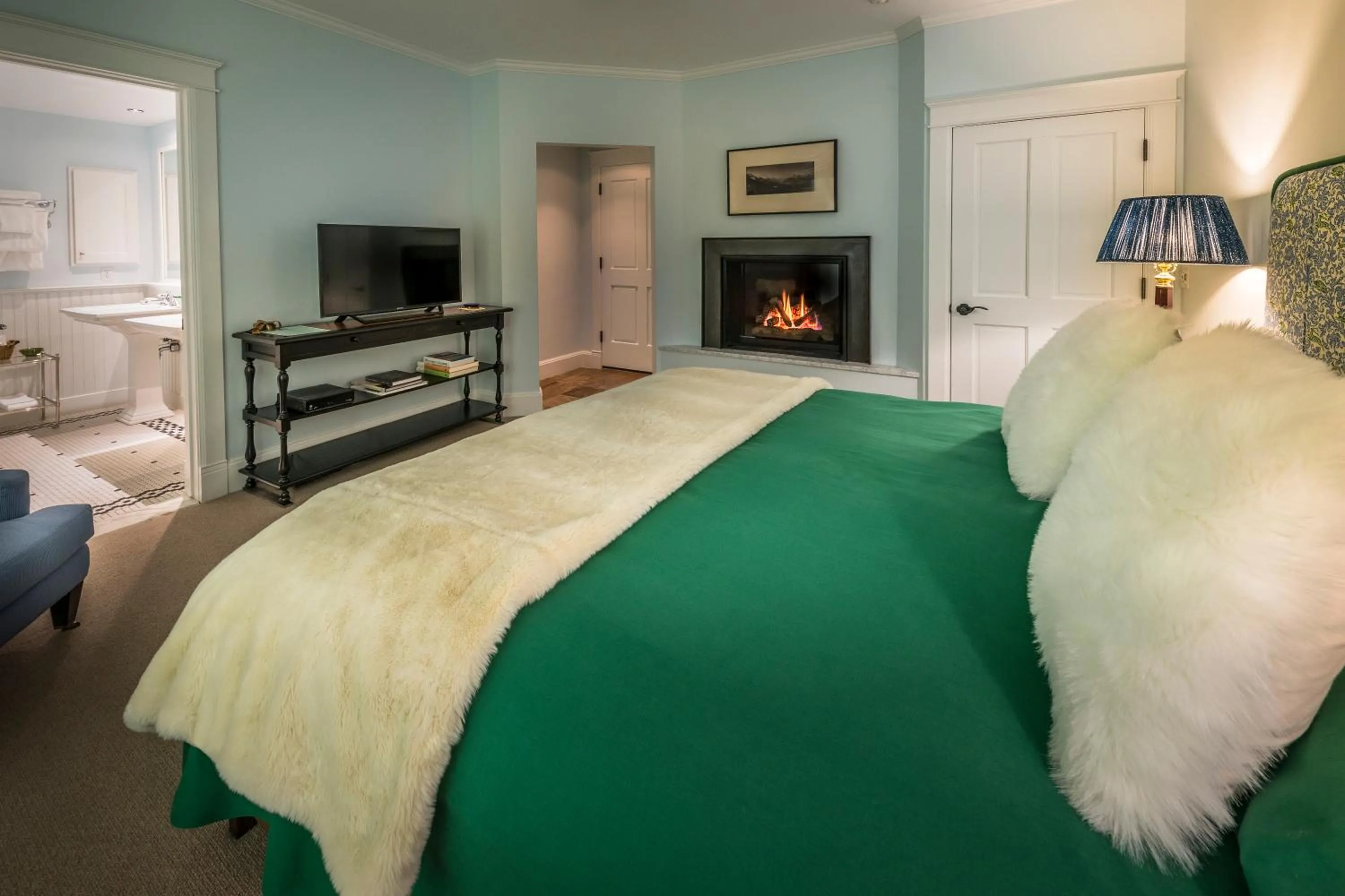 Bed in Dunton Town House Hotel