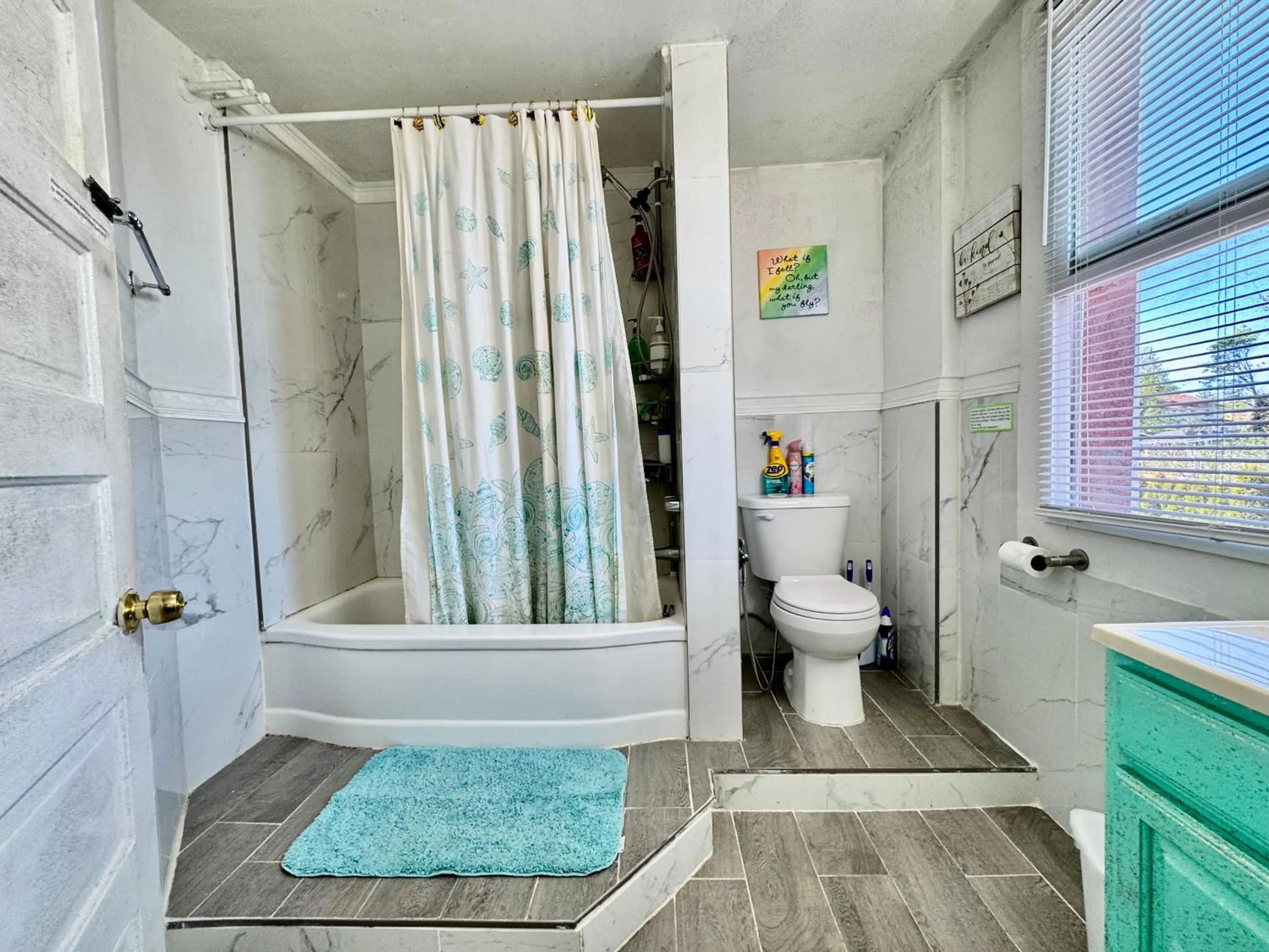 Bathroom in Tiny Private Room at the Upper Level of a Big House with Shared Bathroom