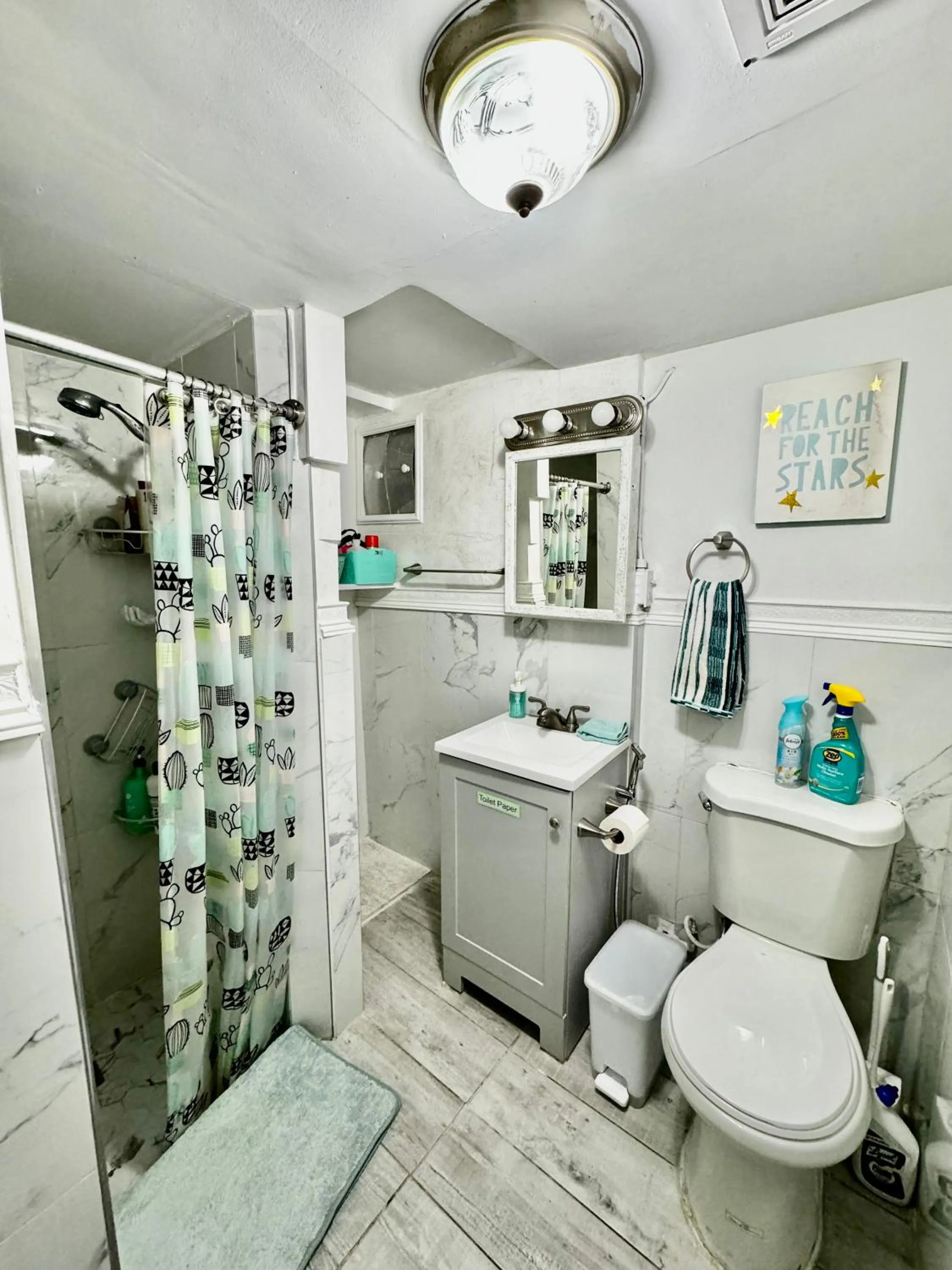 Bathroom in Tiny Private Room at the Upper Level of a Big House with Shared Bathroom