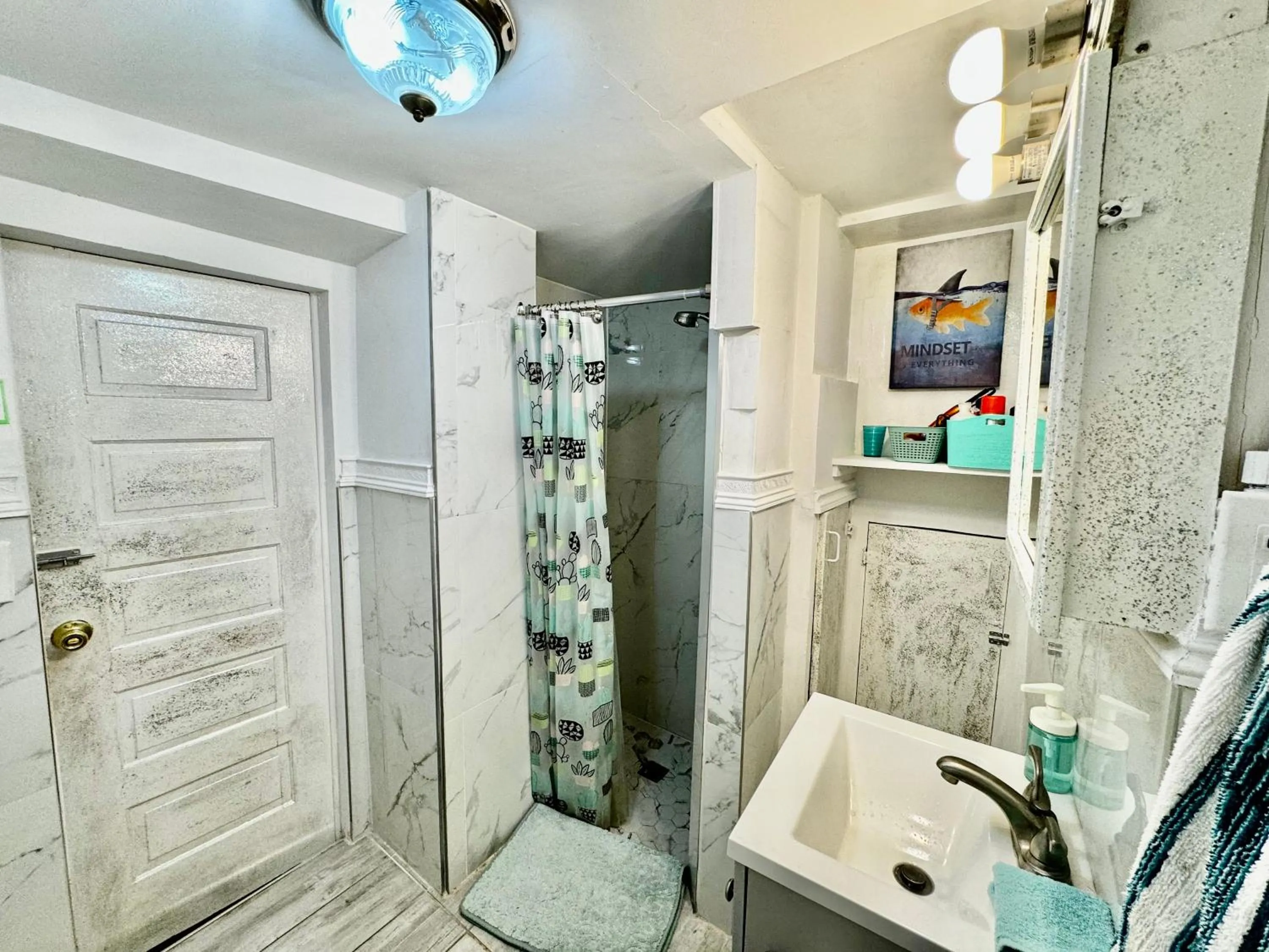 Bathroom in Tiny Private Room at the Upper Level of a Big House with Shared Bathroom