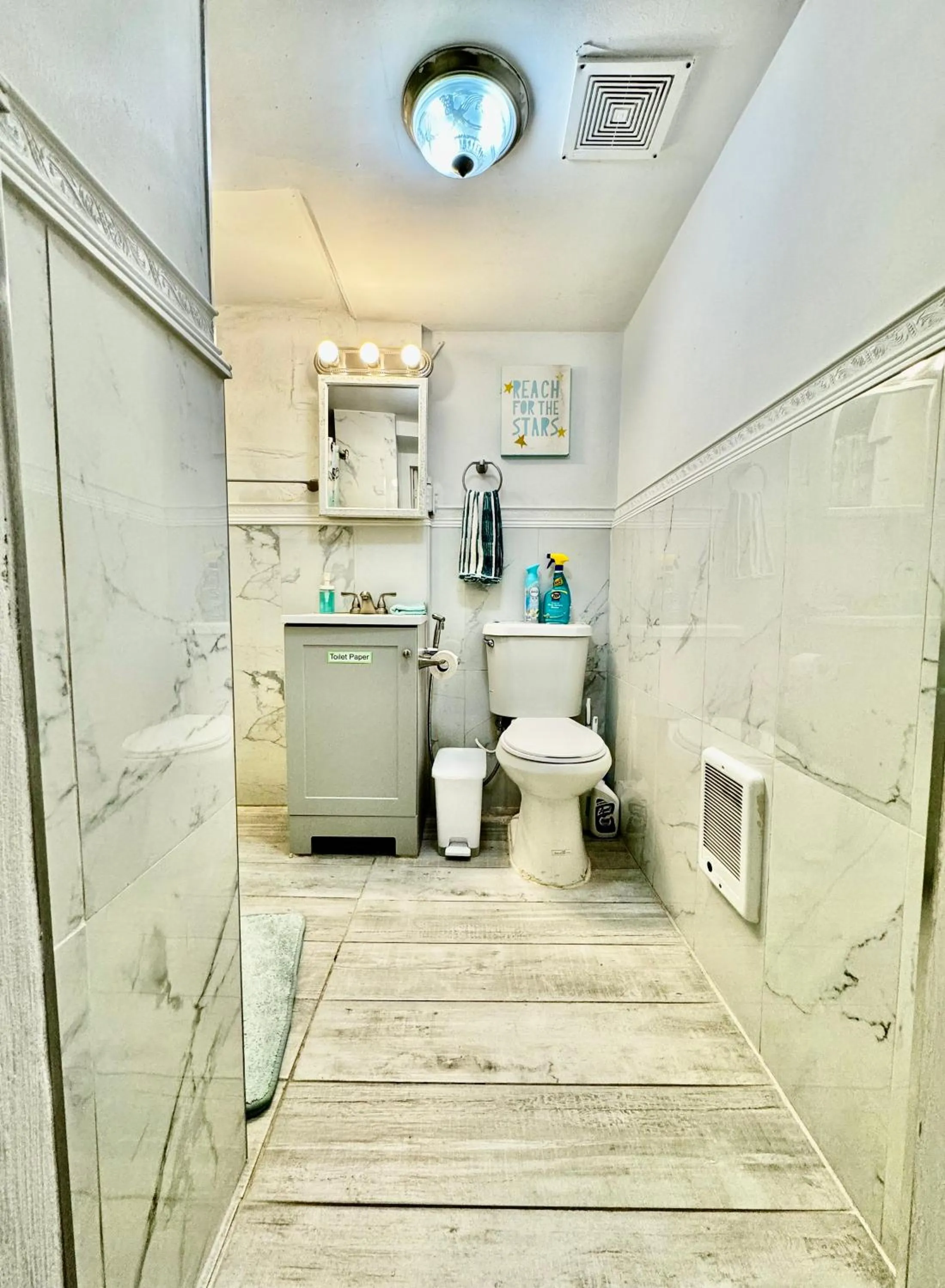 Bathroom in Tiny Private Room at the Upper Level of a Big House with Shared Bathroom