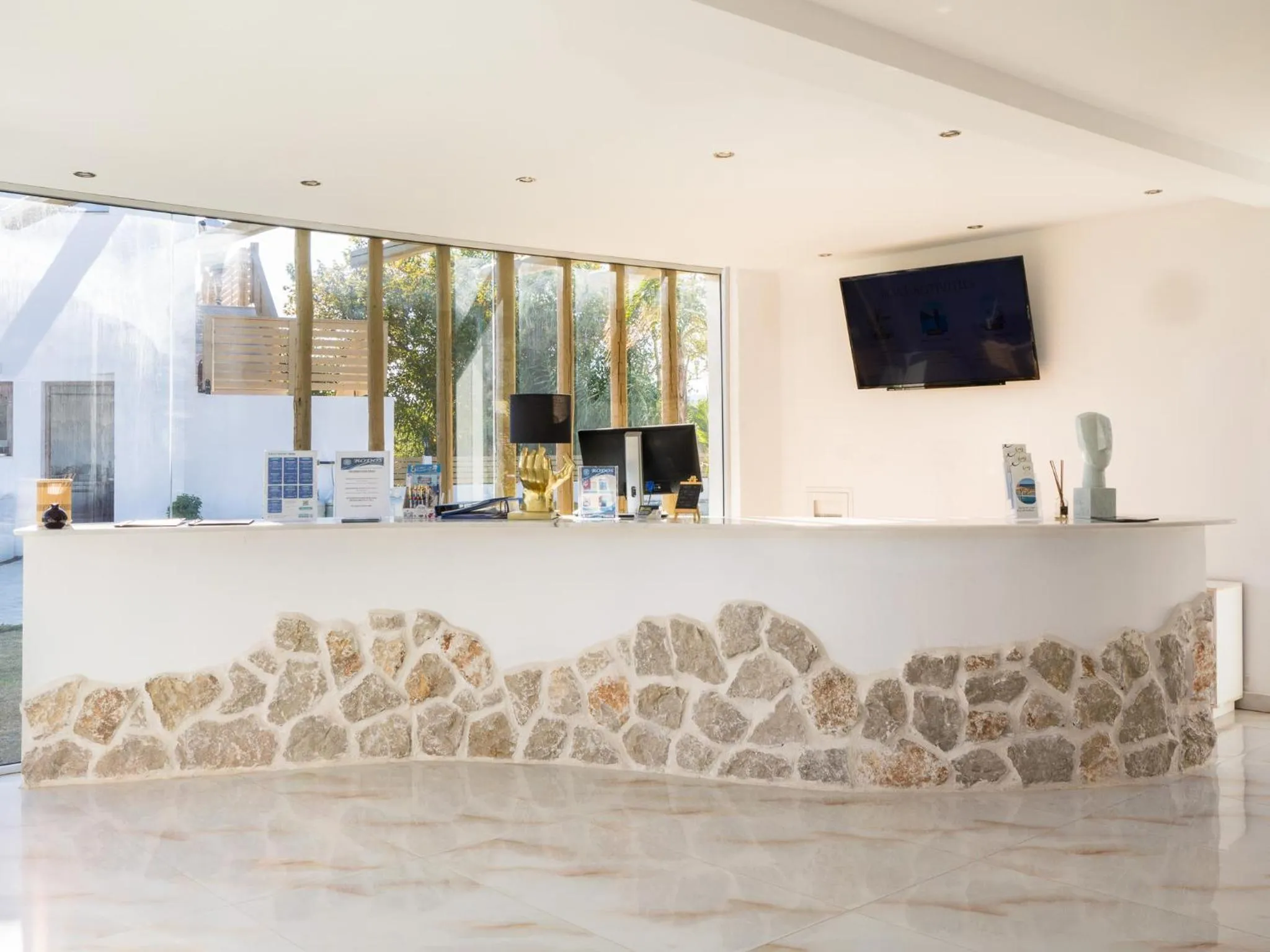 Alia Beachfront Suites and Spa