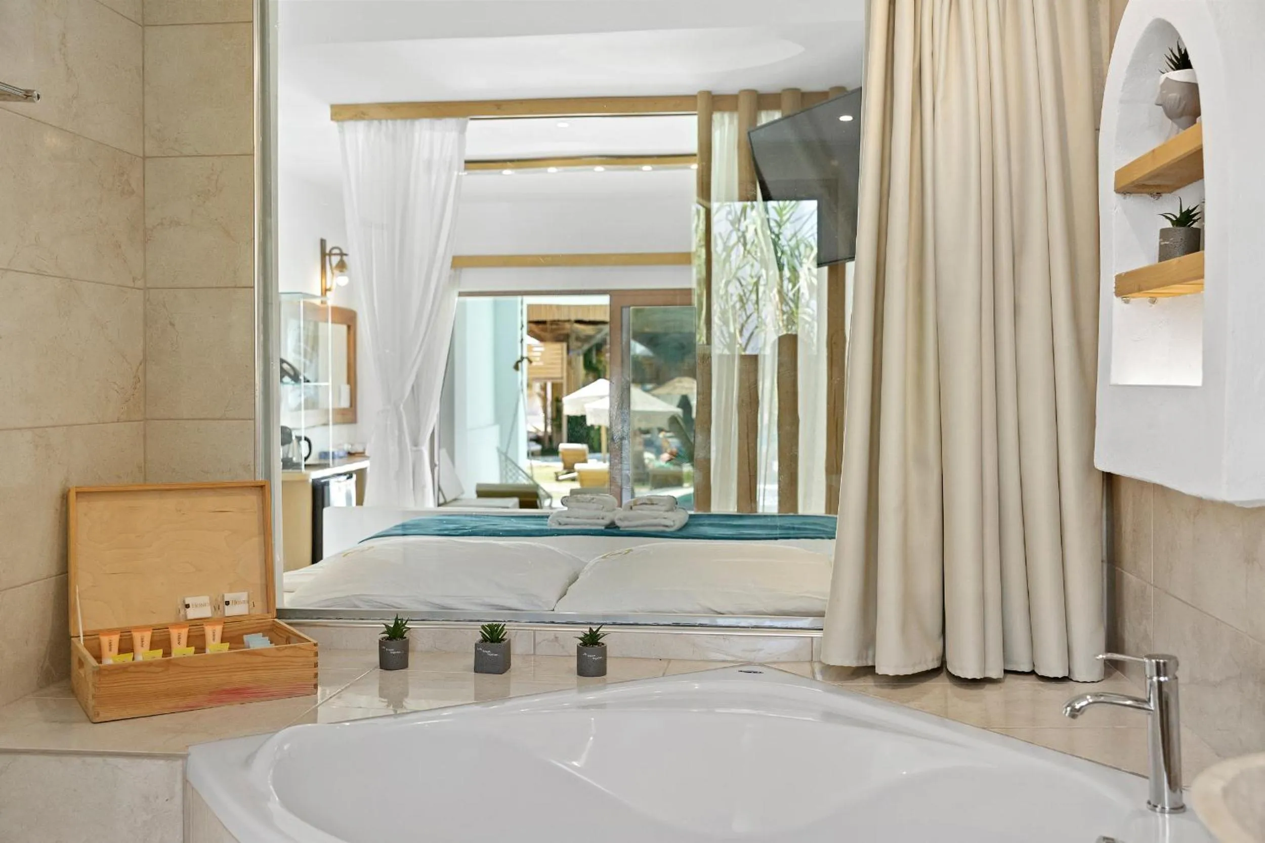 Alia Beachfront Suites and Spa