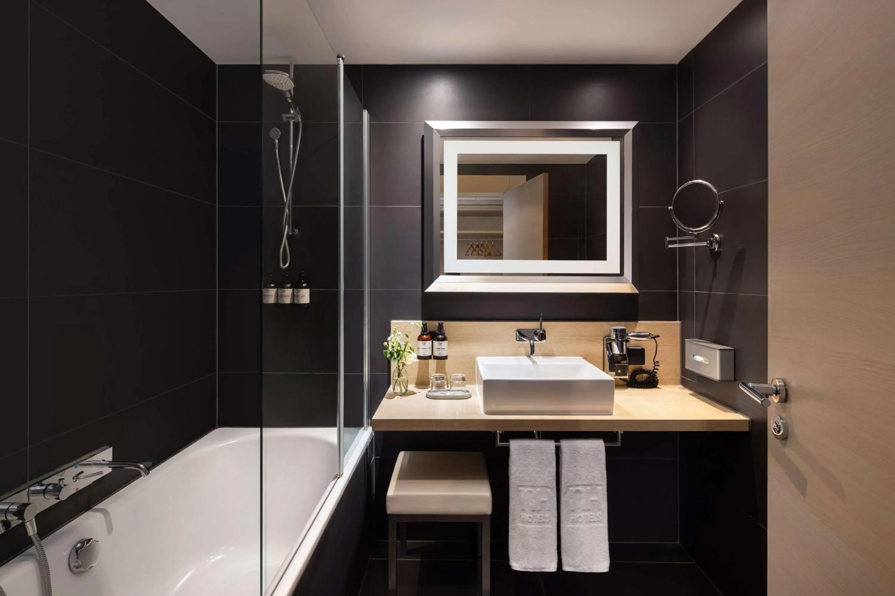 Bathroom in NH Groningen Hotel