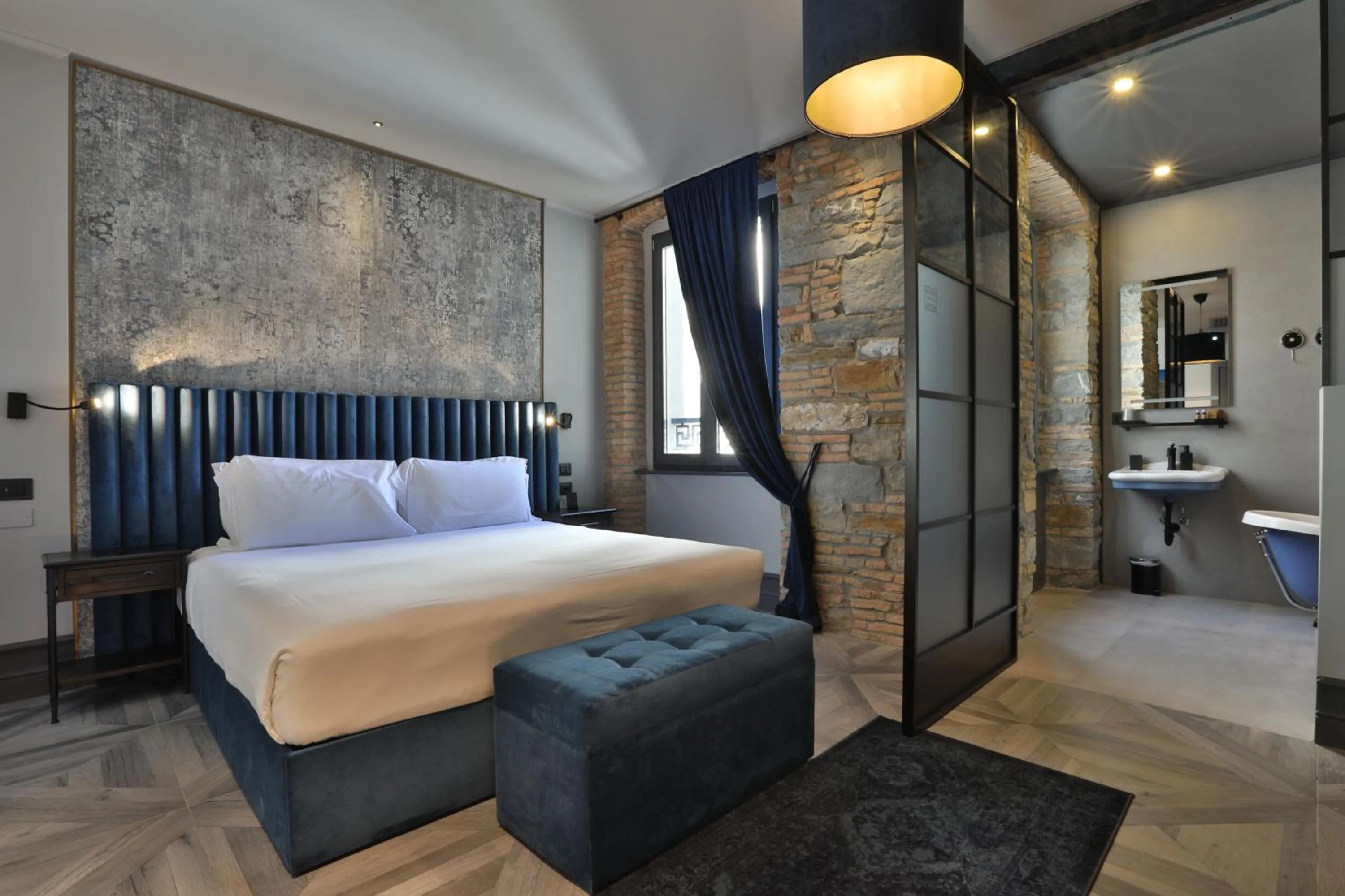 Photo of the whole room, Bed in FORVM bijoux ROOMS