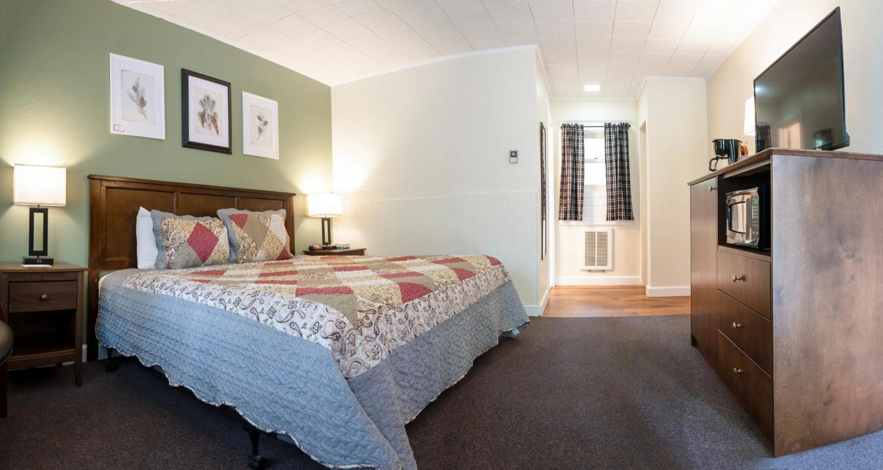 Bed in Acadia Pines Motel