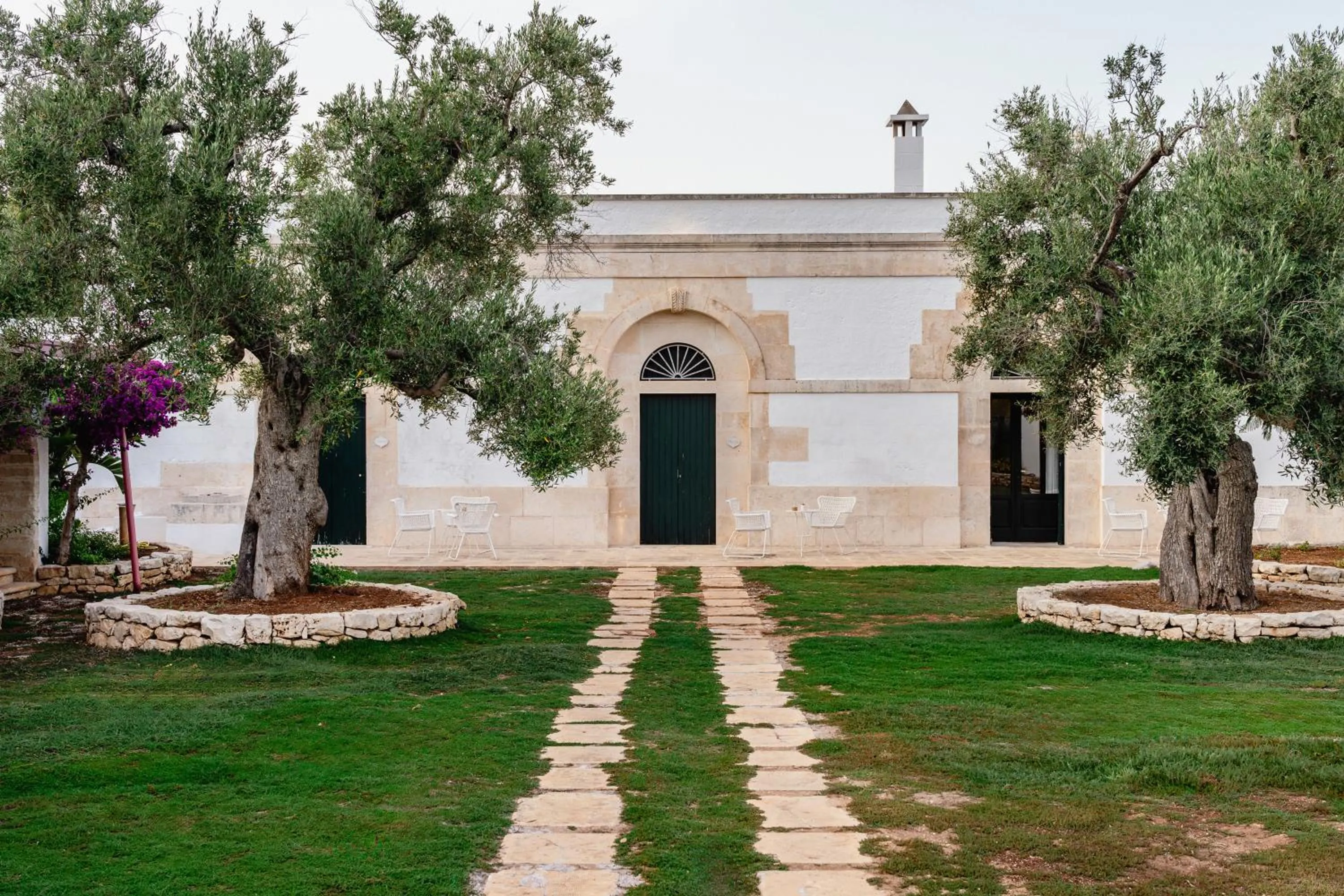 Inner courtyard view in Masseria Gorgognolo